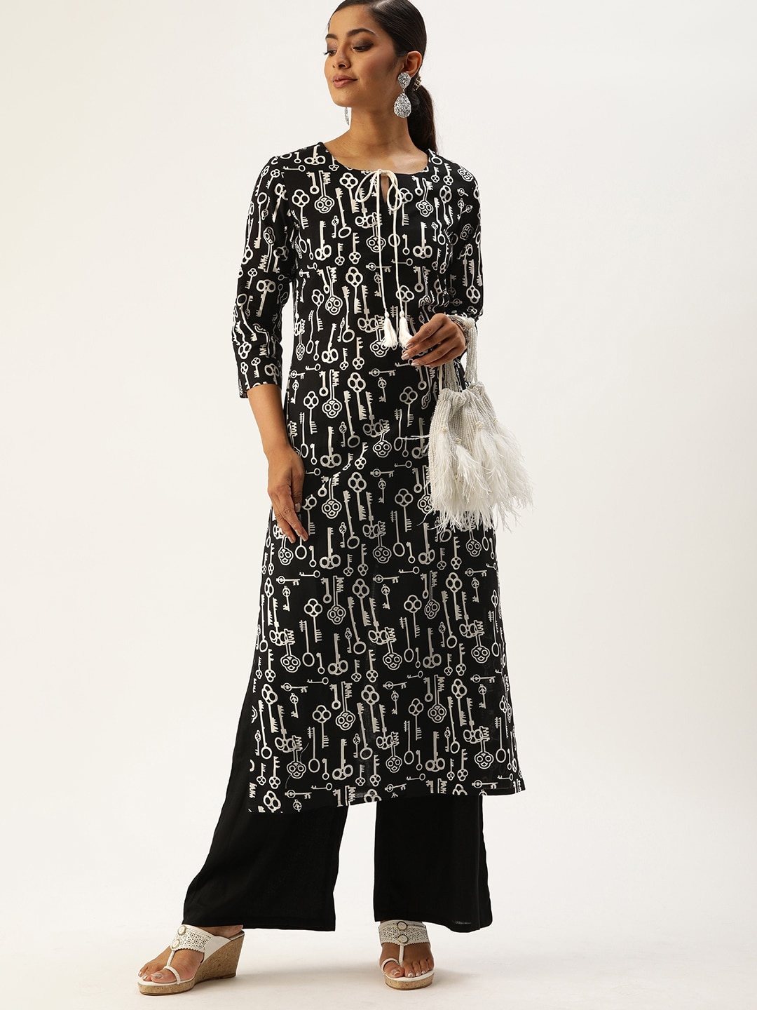 

Varanga Women Black & Off-White Printed Straight Kurta
