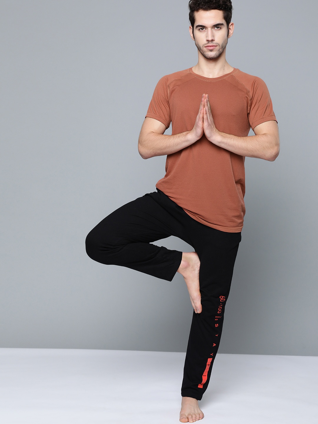 

HRX by Hrithik Roshan Men Rust Brown Spice Solid Seamless Rapid-Dry Yoga T-shirt