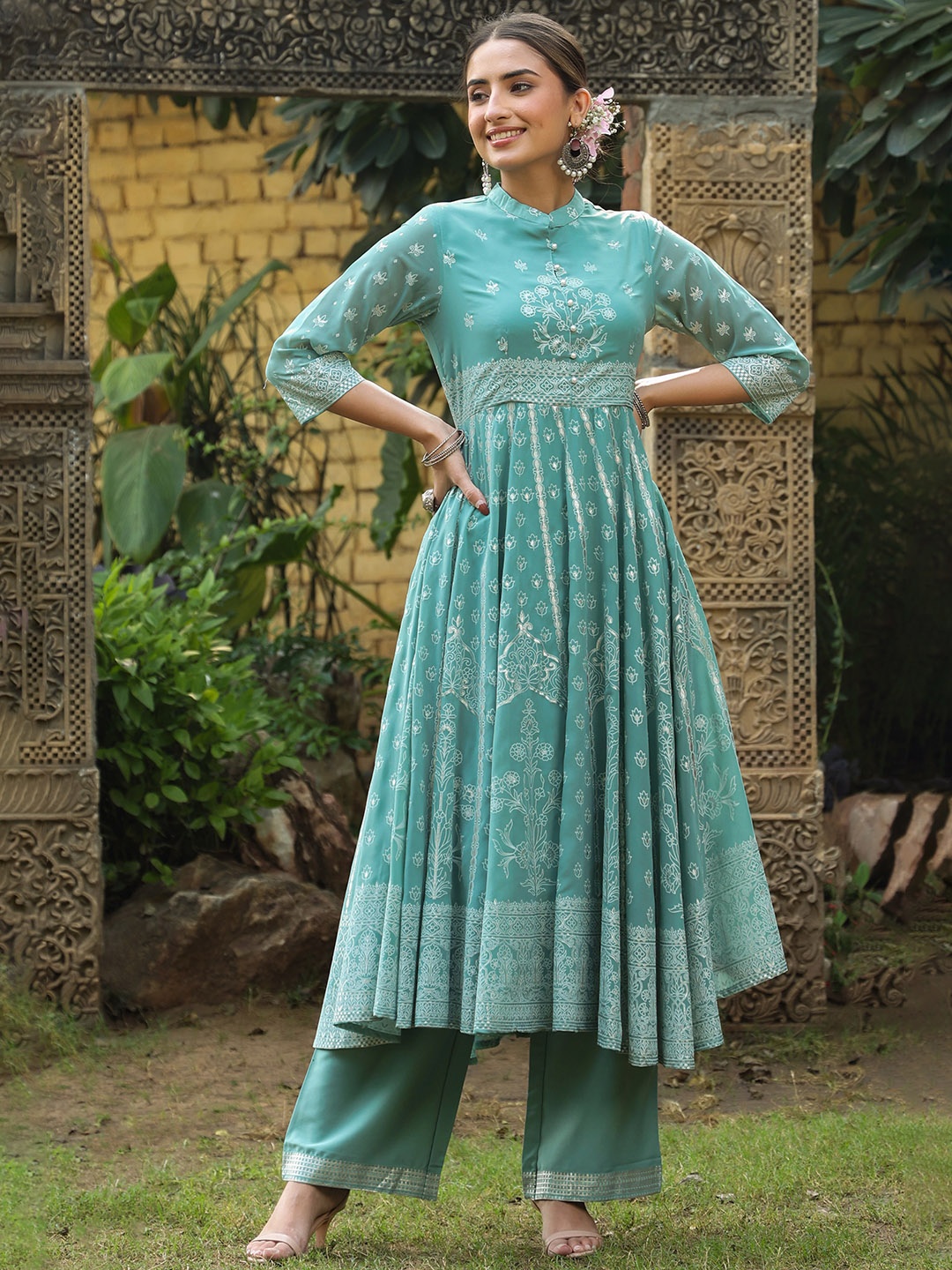 

Juniper Women Sea Green & Gold-Toned Printed Kurta with Trousers