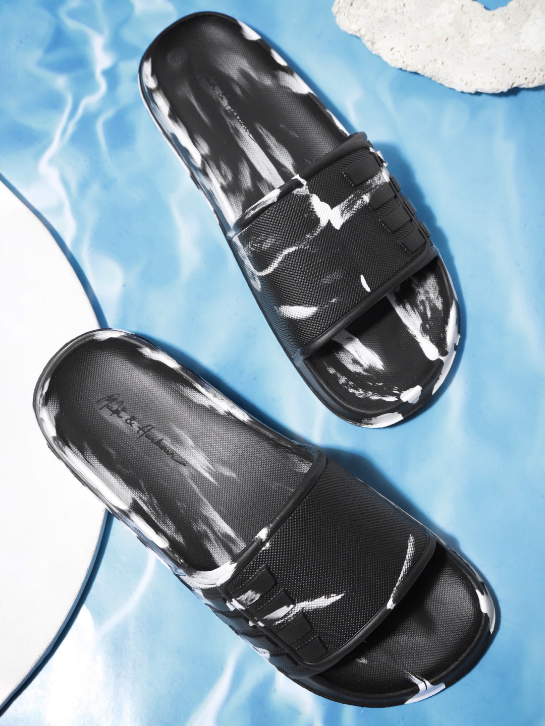 

Mast & Harbour Men Black & White Printed Sliders