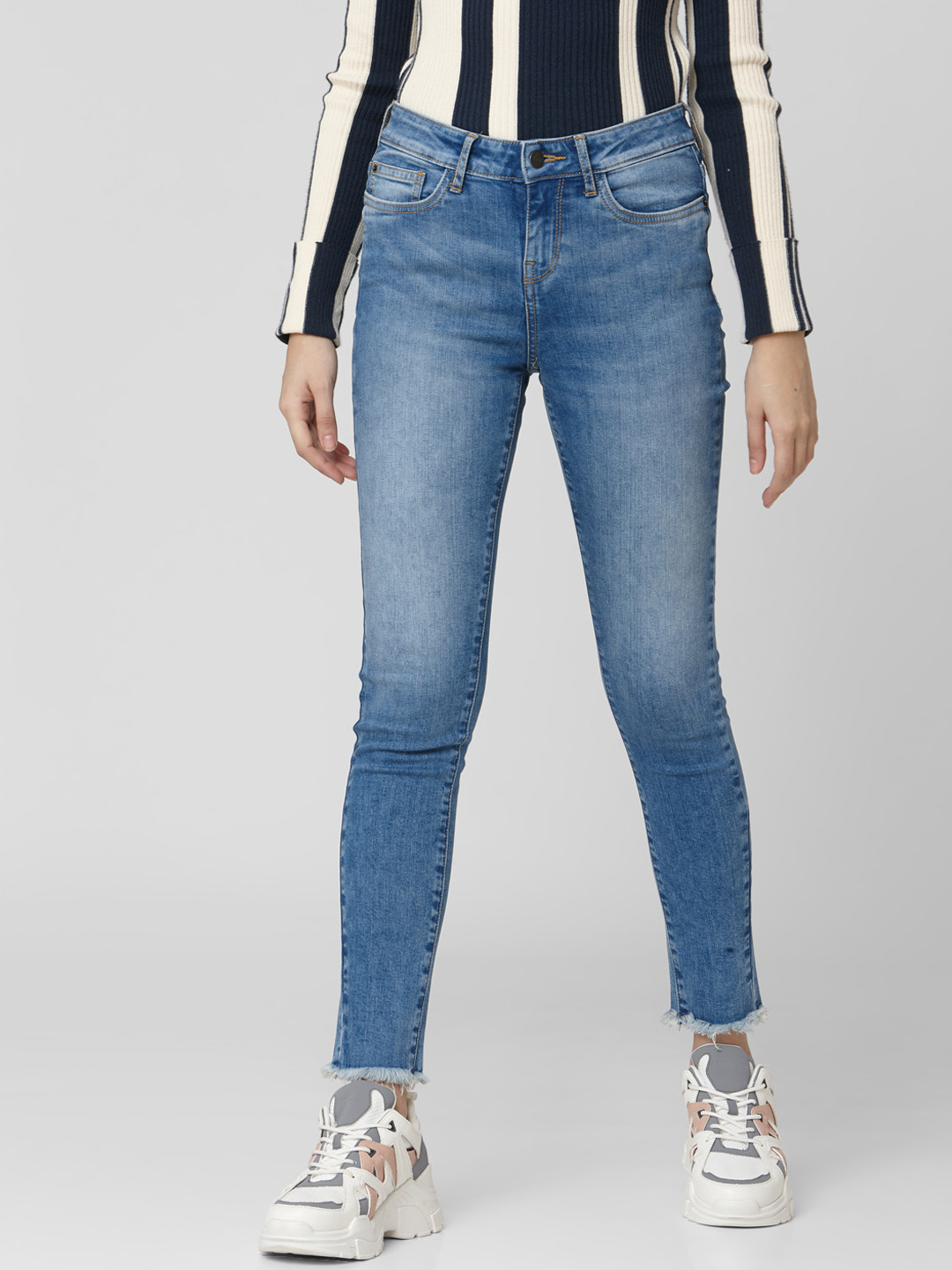 

Vero Moda Women Blue Skinny Fit Mid-Rise Clean Look Cropped Jeans