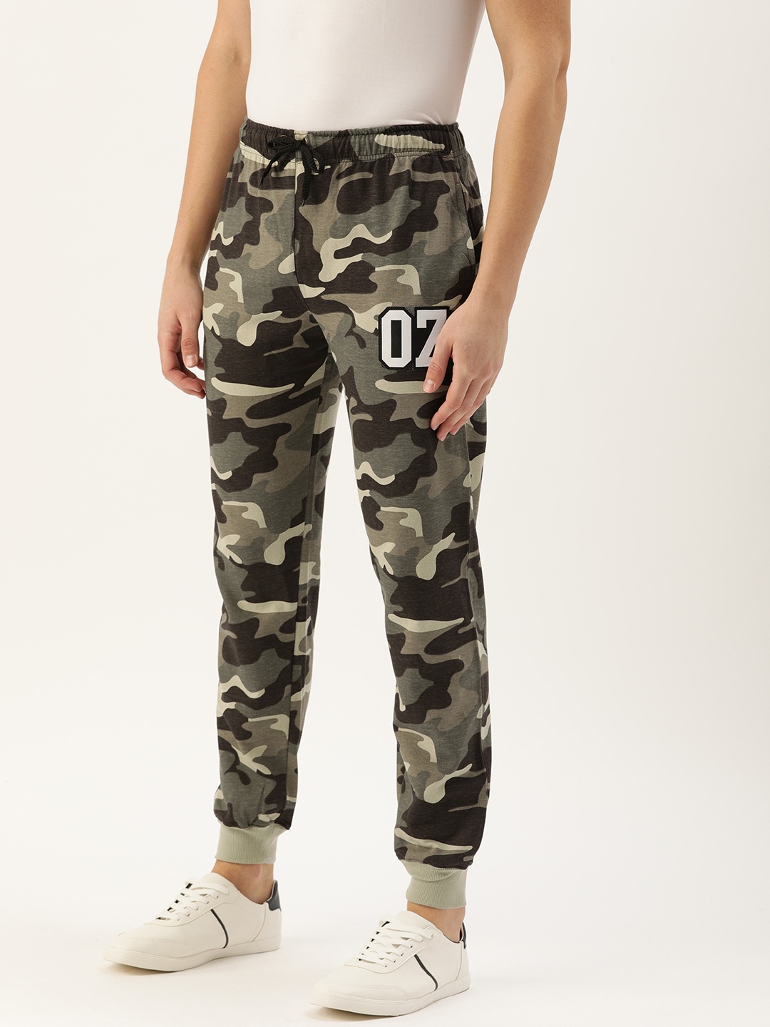 

Rodzen Men Olive Green & Cream-Coloured Camouflage Printed Straight Fit Casual Joggers