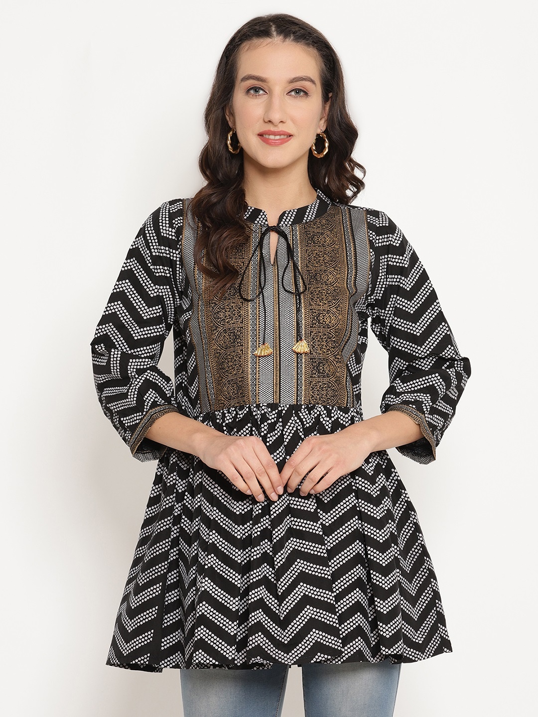 

Ahalyaa Women Black & White Chevron Print Tunic