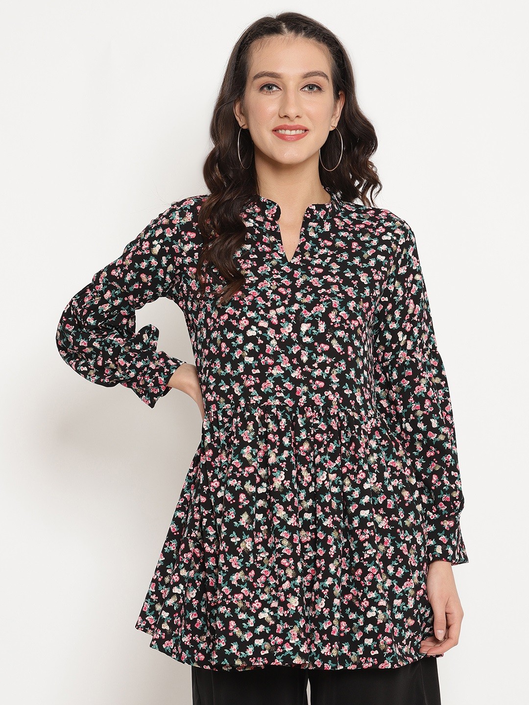 

Ahalyaa Women Black & Pink Floral Print Tunic