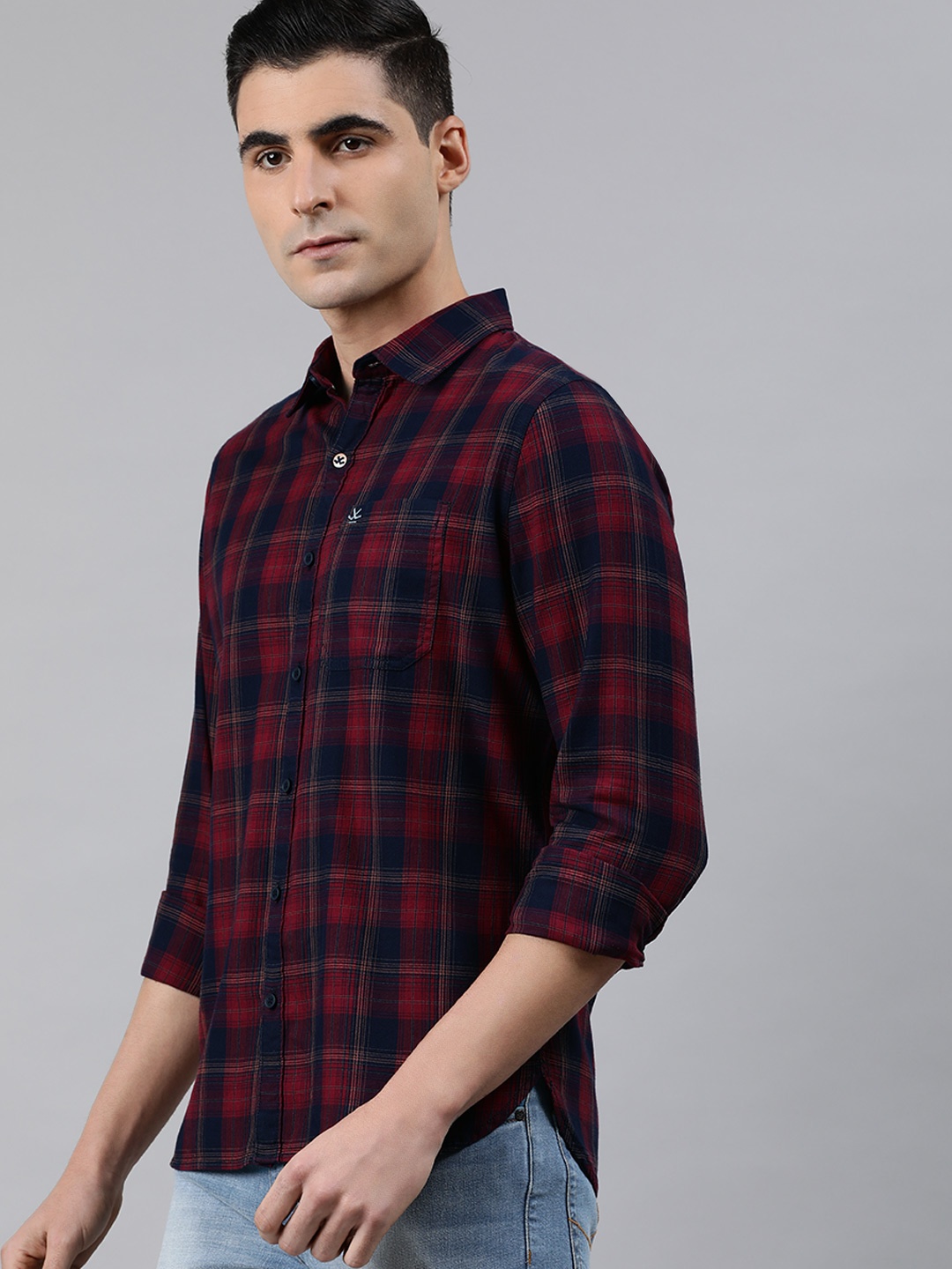 

WROGN Men Red & Navy Blue Regular Fit Checked Casual Shirt