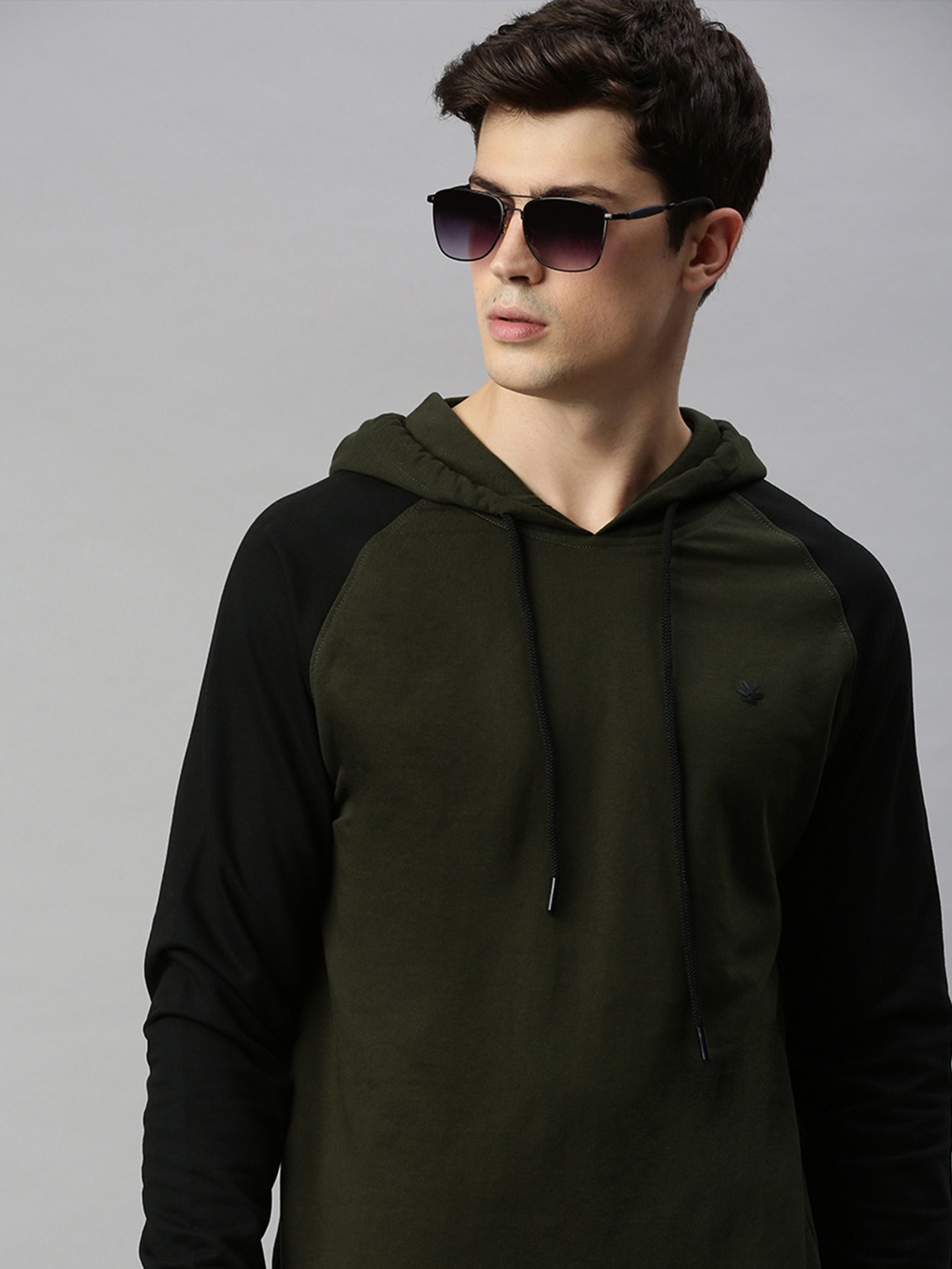 

WROGN Men Olive Green & Black Solid Slim Fit Hooded Contrast Sleeve Sweatshirt