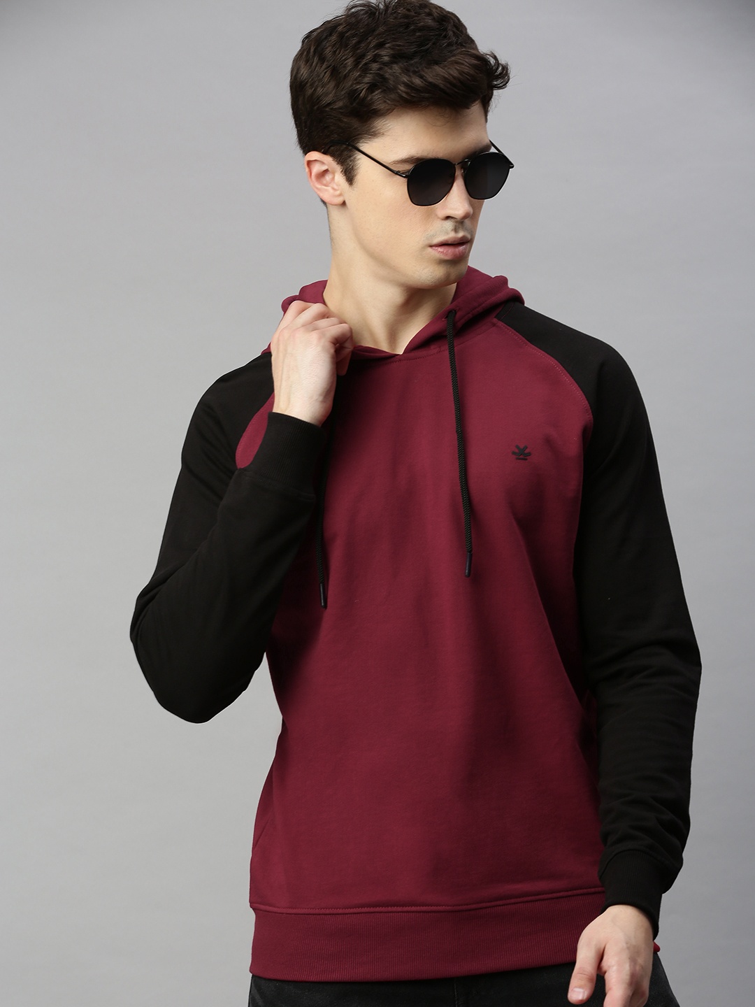 

WROGN Men Maroon & Black Solid Slim Fit Hooded Contrast Sleeve Sweatshirt