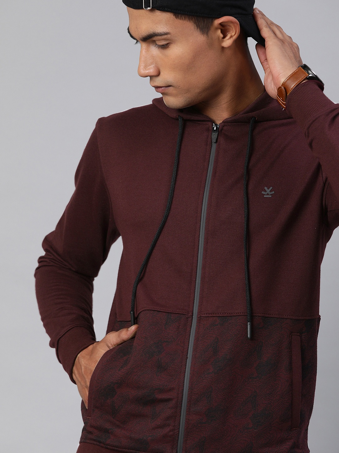 

WROGN Men Maroon Solid Hooded Sweatshirt