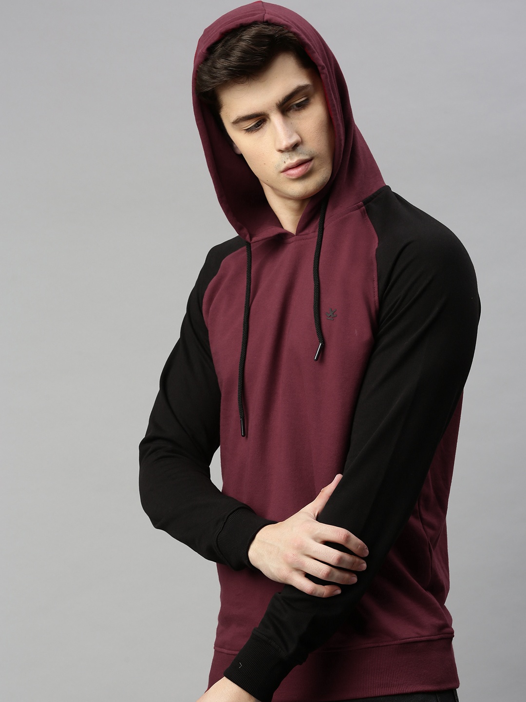 

WROGN Men Burgundy & Black Solid Slim Fit Hooded Contrast Sleeve Sweatshirt