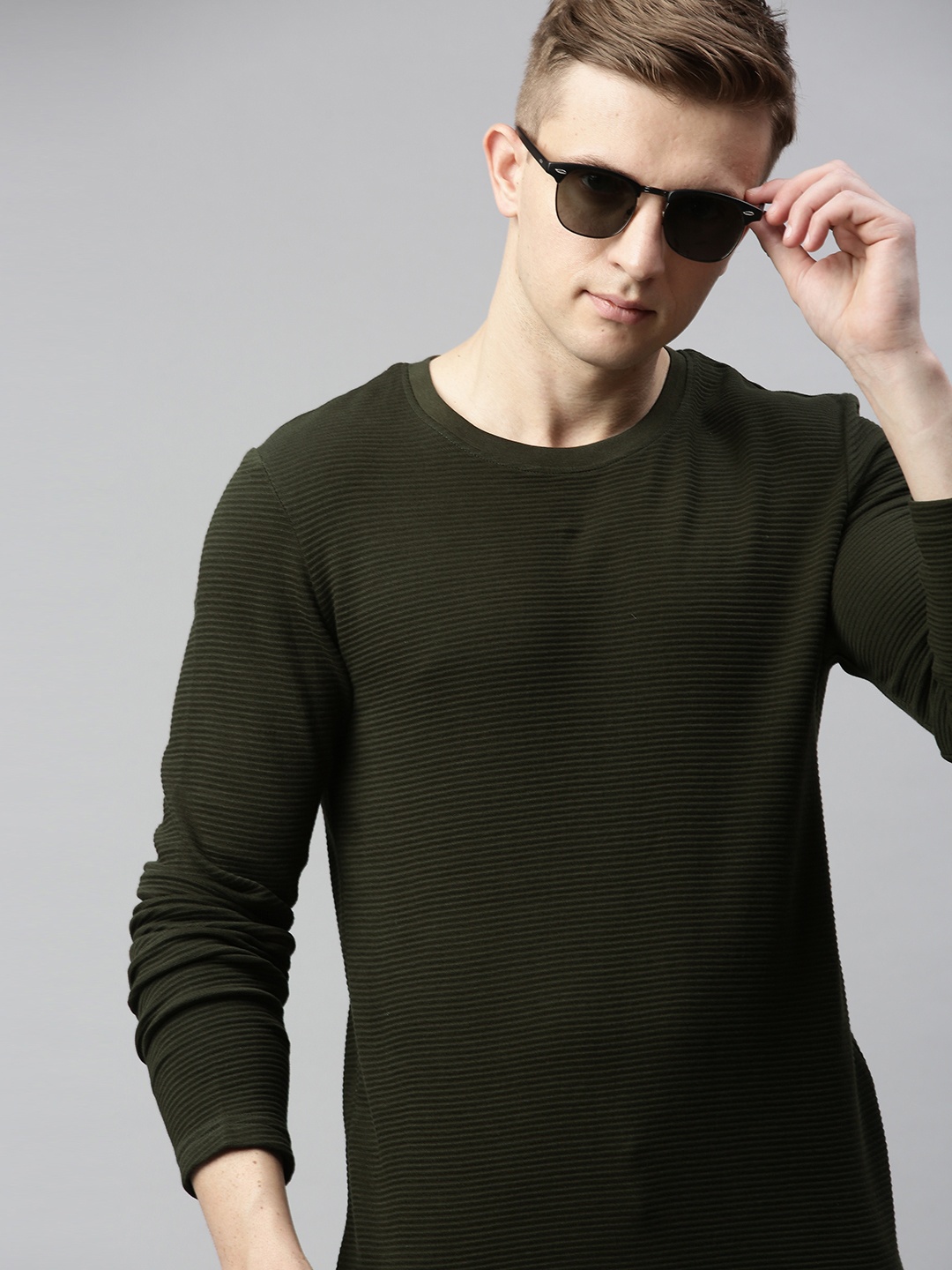

WROGN Men Olive Green Slim Fit Solid Round Neck Pure Cotton T-shirt
