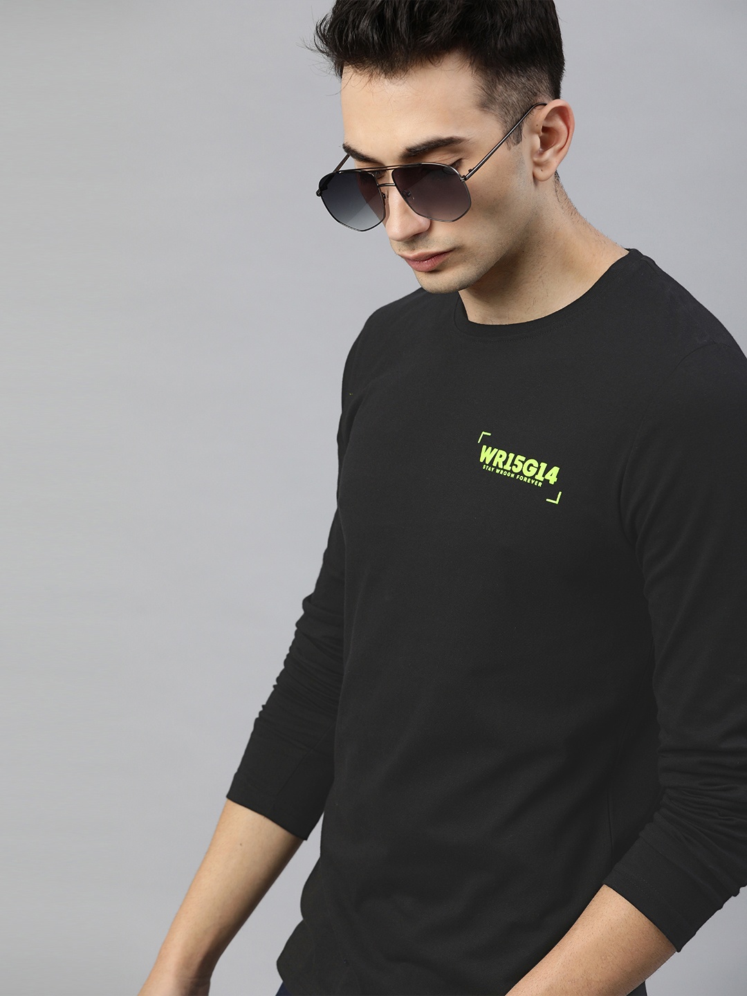 

WROGN Men Black Solid Slim Fit Round Neck Pure Cotton T-shirt with Print Detail