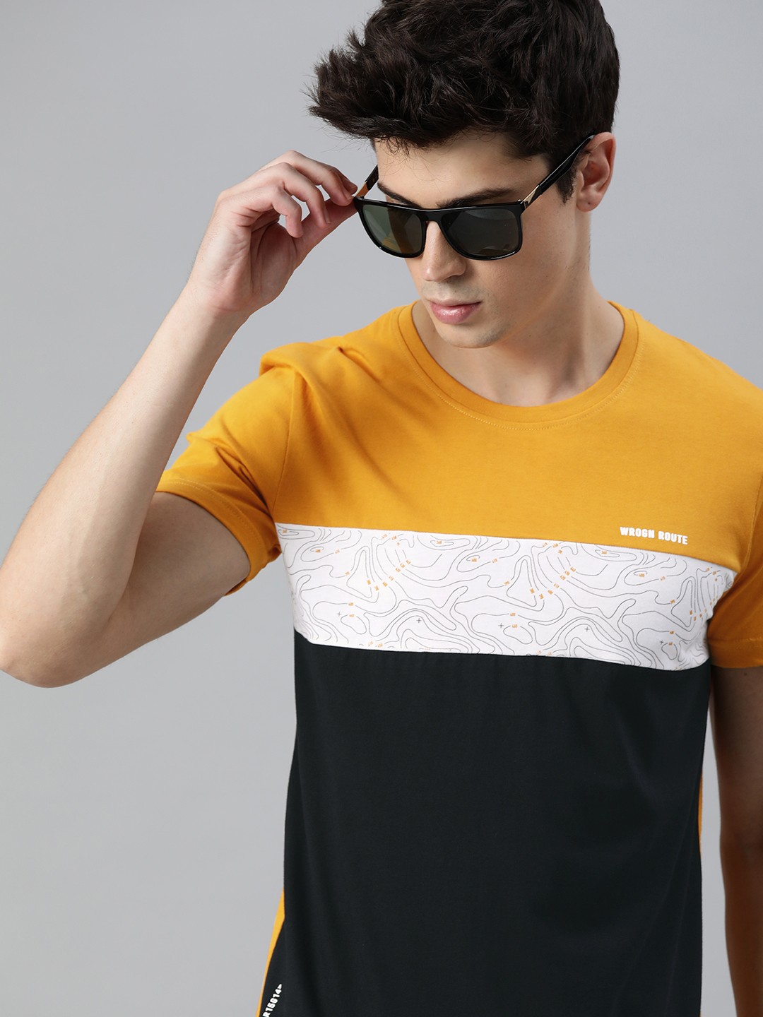 

WROGN Men Mustard Yellow Black Slim Fit Colourblocked Round Neck Pure Cotton T-shirt