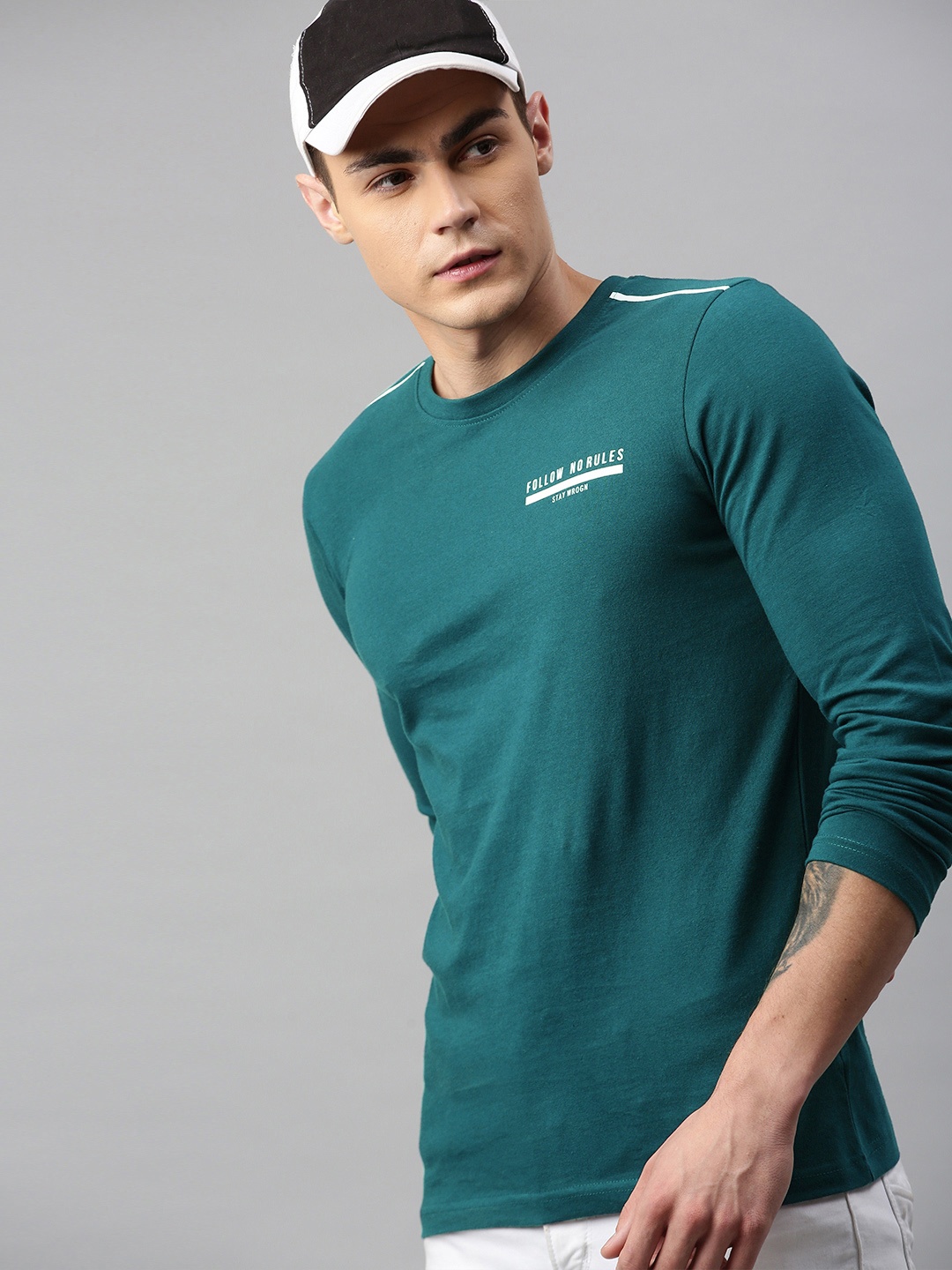 

WROGN Men Green Solid Slim Fit Round Neck Pure Cotton T-shirt