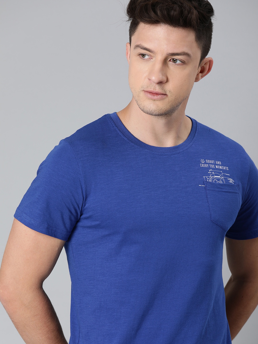 

WROGN Men Blue Slim Fit Solid Round Neck Pure Cotton T-shirt with Pocket