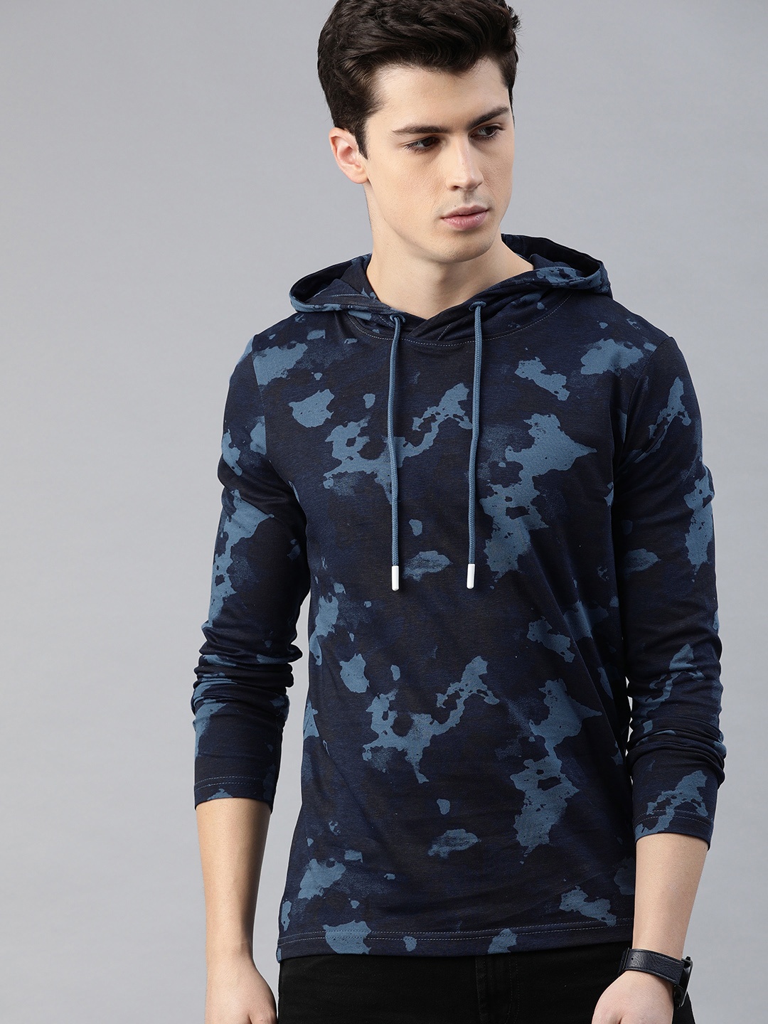 

WROGN Men Blue Slim Fit Camouflage Printed Hood Pure Cotton T-shirt