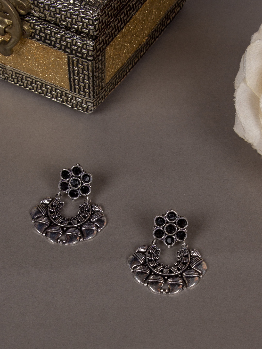 

AccessHer Silver-Toned & Black Contemporary Studs