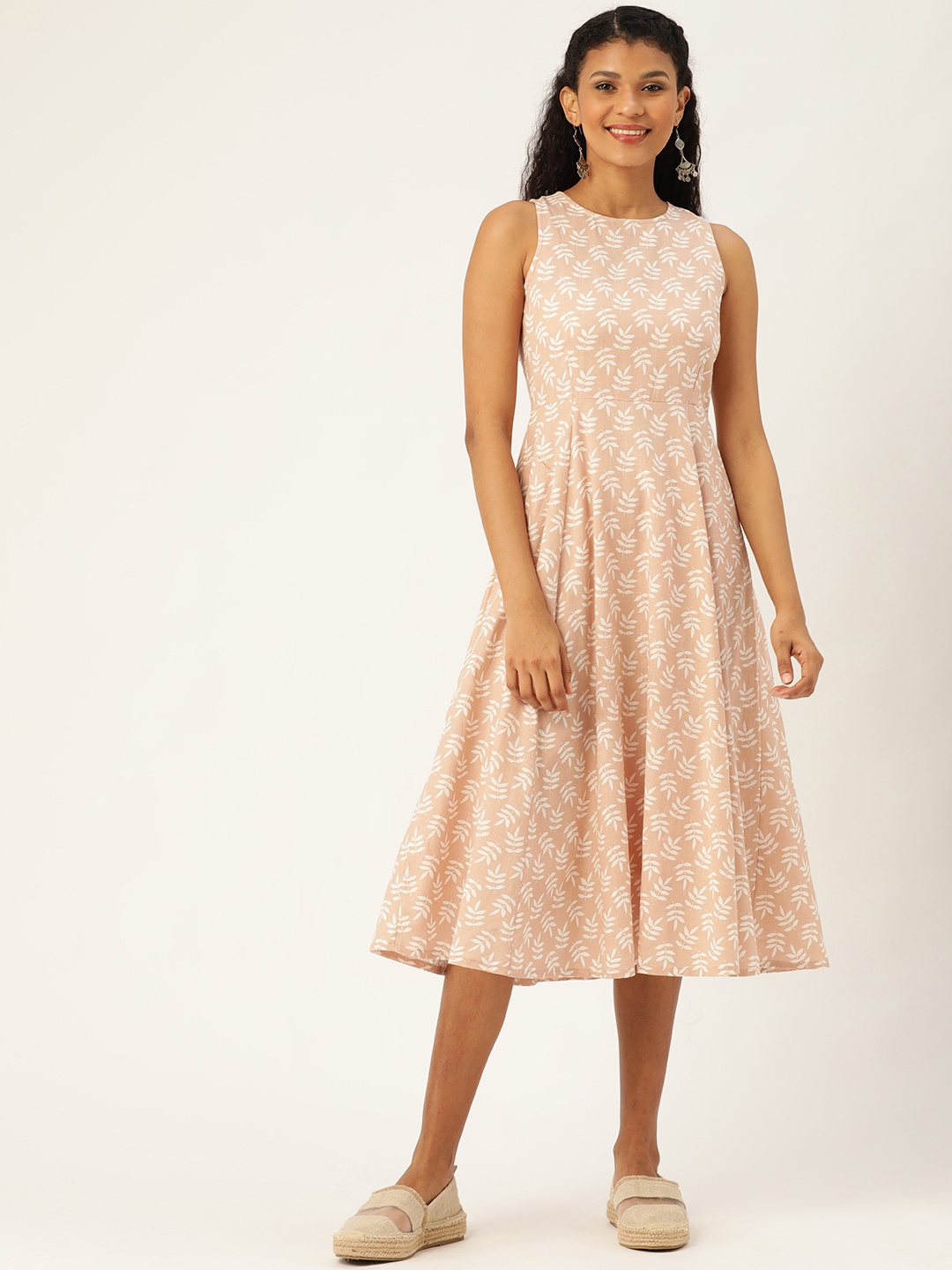 

Shae by SASSAFRAS Women Peach-Coloured & White Floral Print A-Line Dress