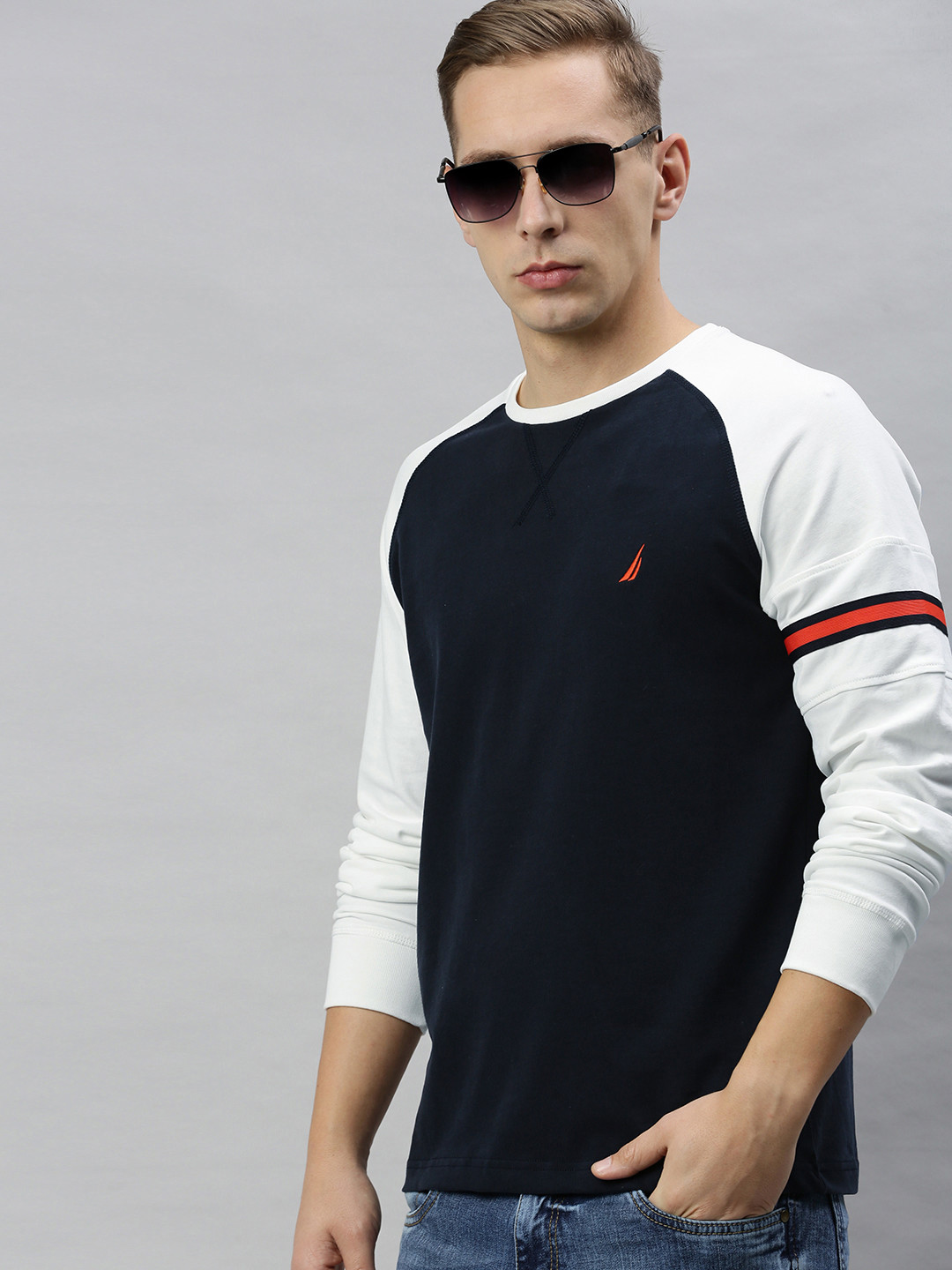

Nautica Men Navy Blue Solid Round Neck Cotton Pure Cotton T-shirt