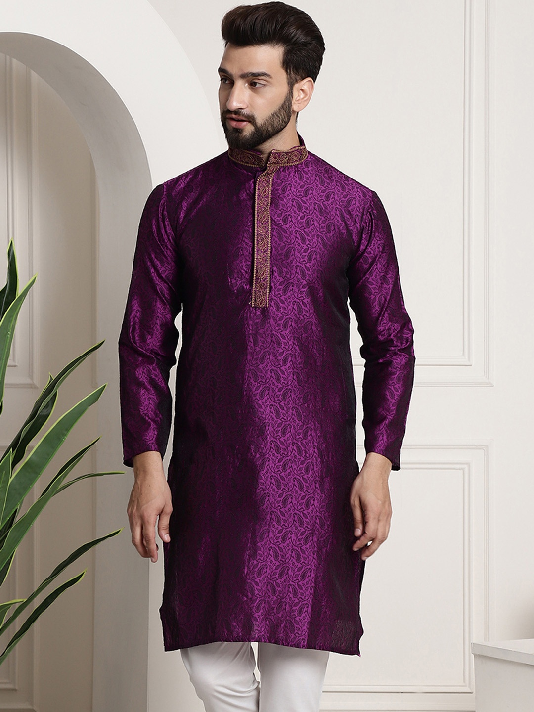 

SOJANYA Men Aubergine & Black Woven Design Straight Kurta, Purple