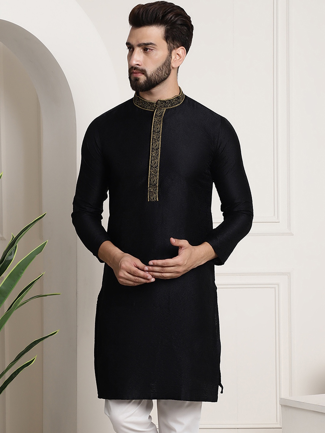 

SOJANYA Men Black Self-Design Straight Kurta