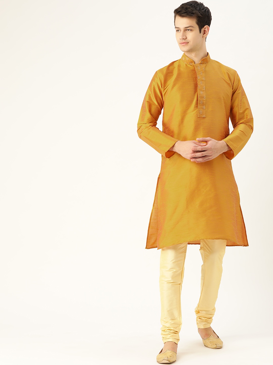 

SOJANYA Men Mustard Yellow & Golden Solid Kurta with Churidar