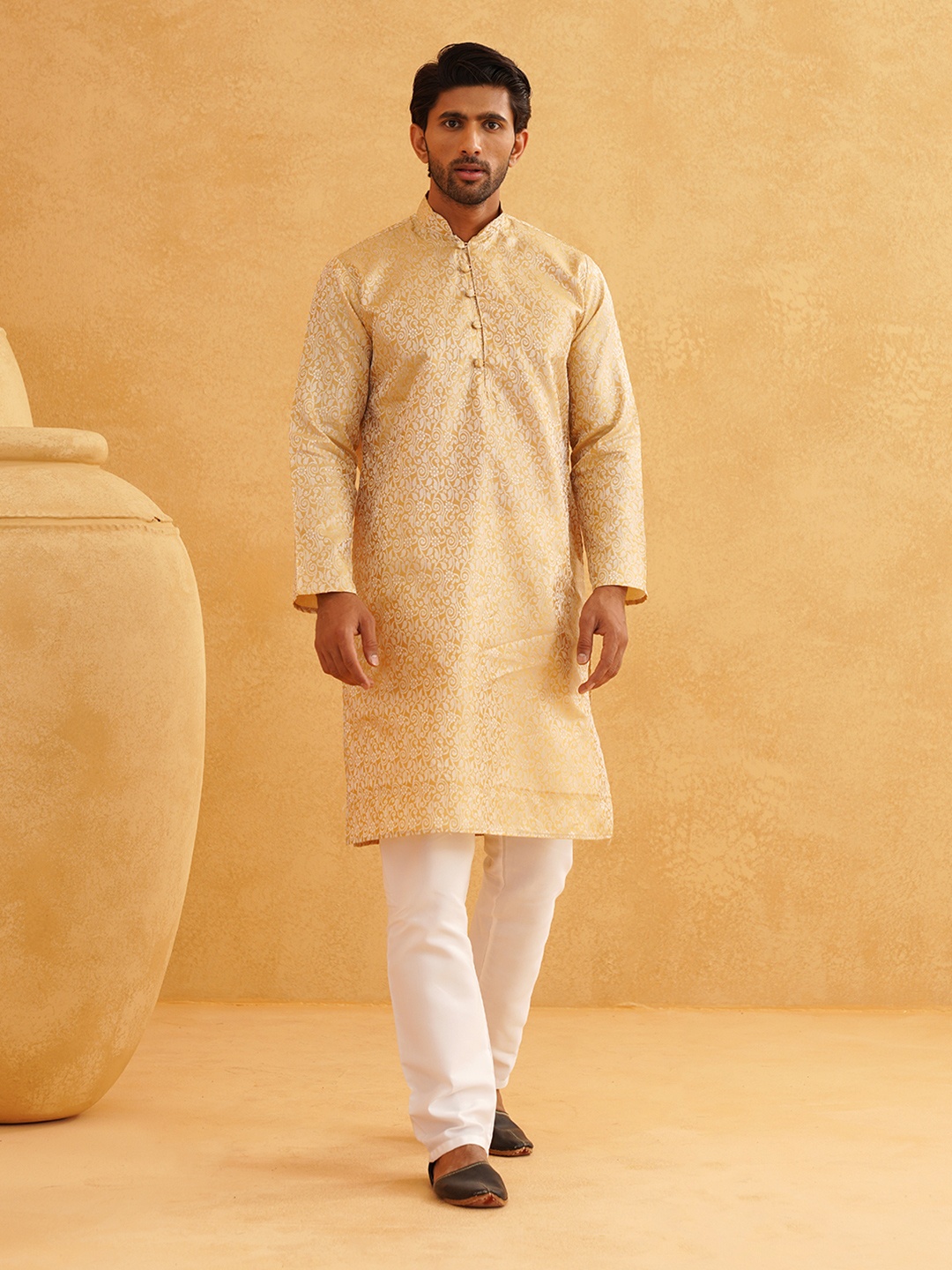 

SOJANYA Men Mustard Yellow & Off-White Woven Design Kurta with Churidar