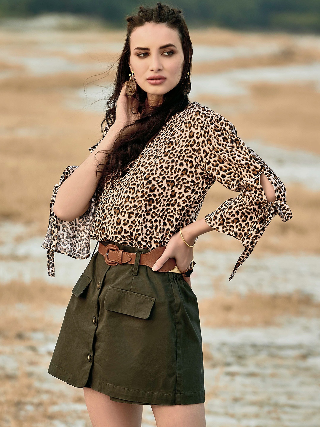 

Crimsoune Club Women White & Brown Animal Print Top