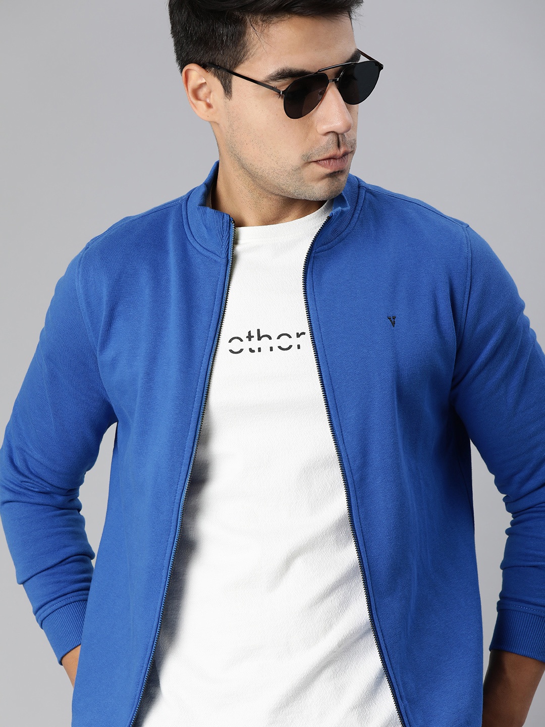 

Van Heusen Men Blue Solid Sweatshirt