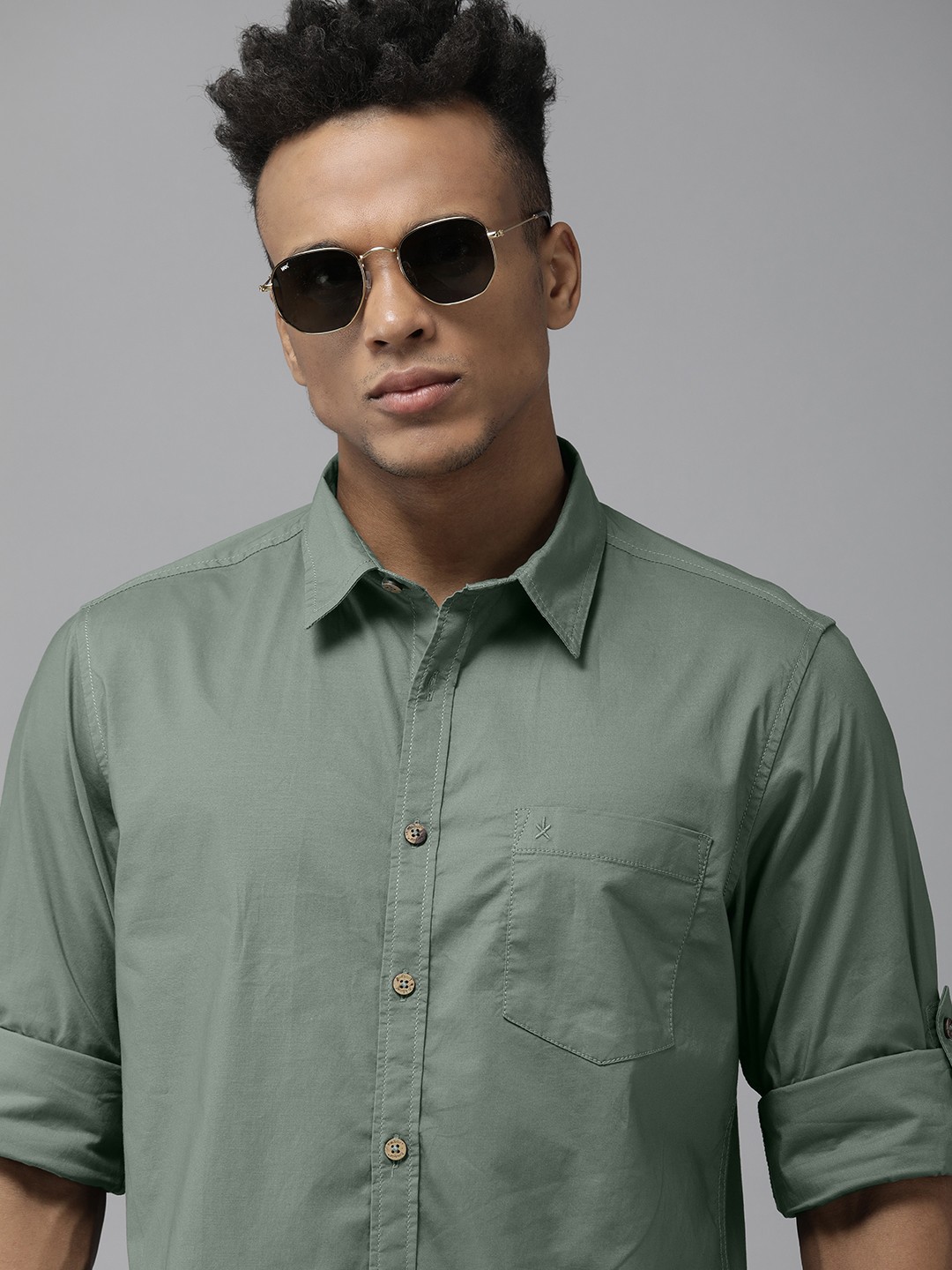 

The Roadster Lifestyle Co Men Green Solid Pure Cotton Casual Shirt