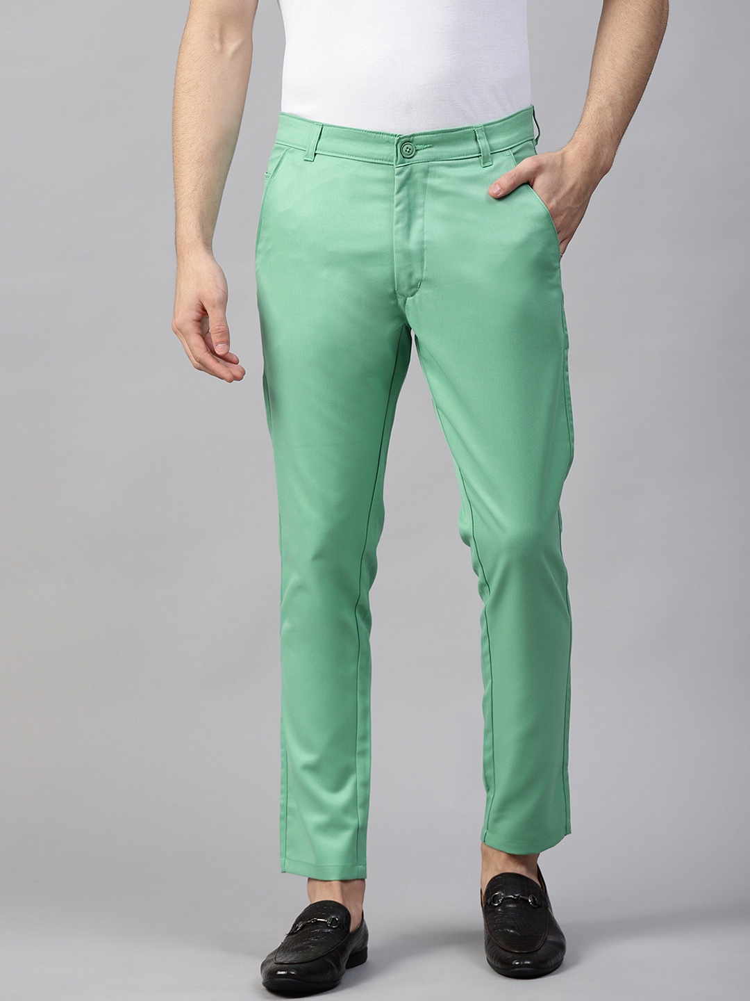 

DENNISON Men Green Smart Tapered Fit Solid Chinos