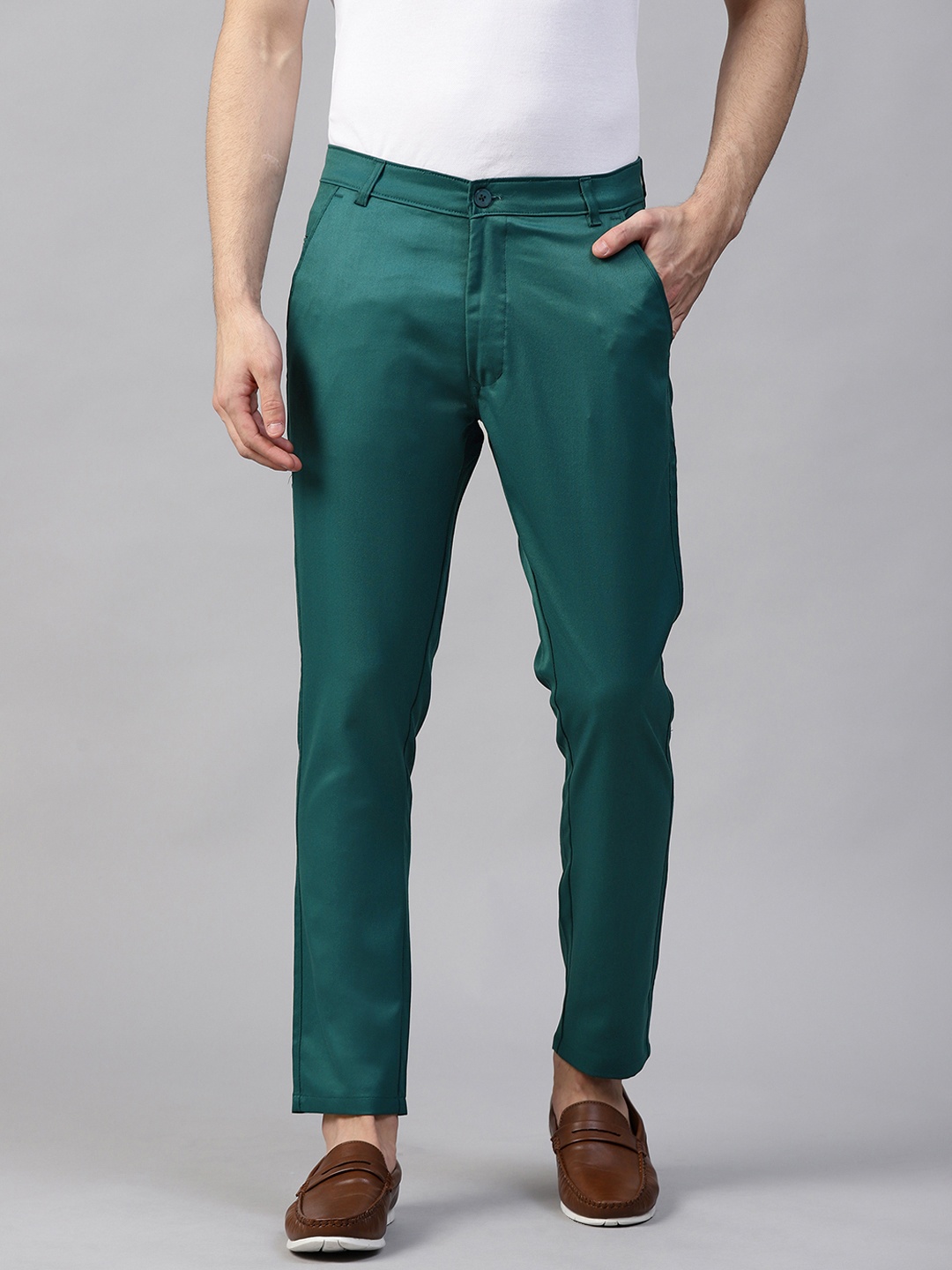 

DENNISON Men Green Smart Tapered Fit Solid Chinos