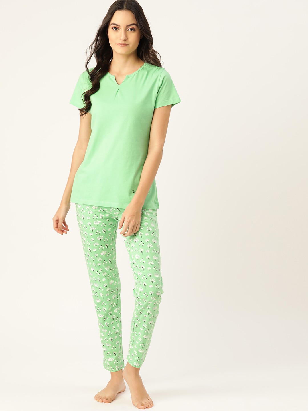 

ETC Women Green & White Solid Nightsuit