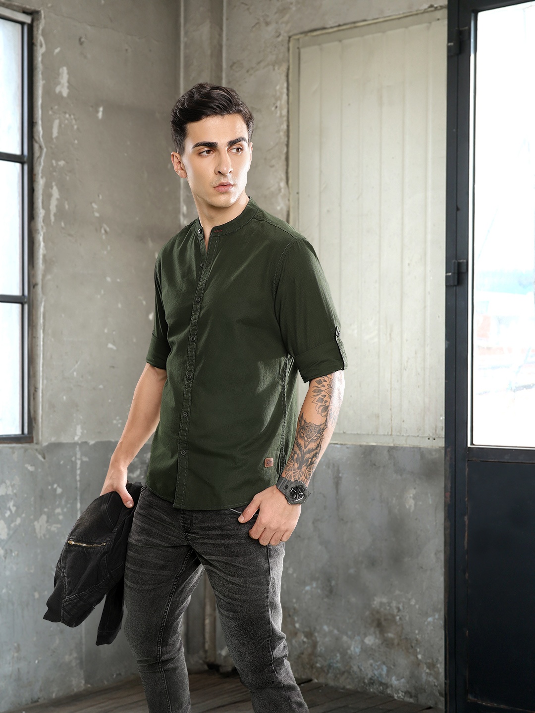 

Roadster Men Grey Regular Fit Solid Casual Sustainable Shirt
