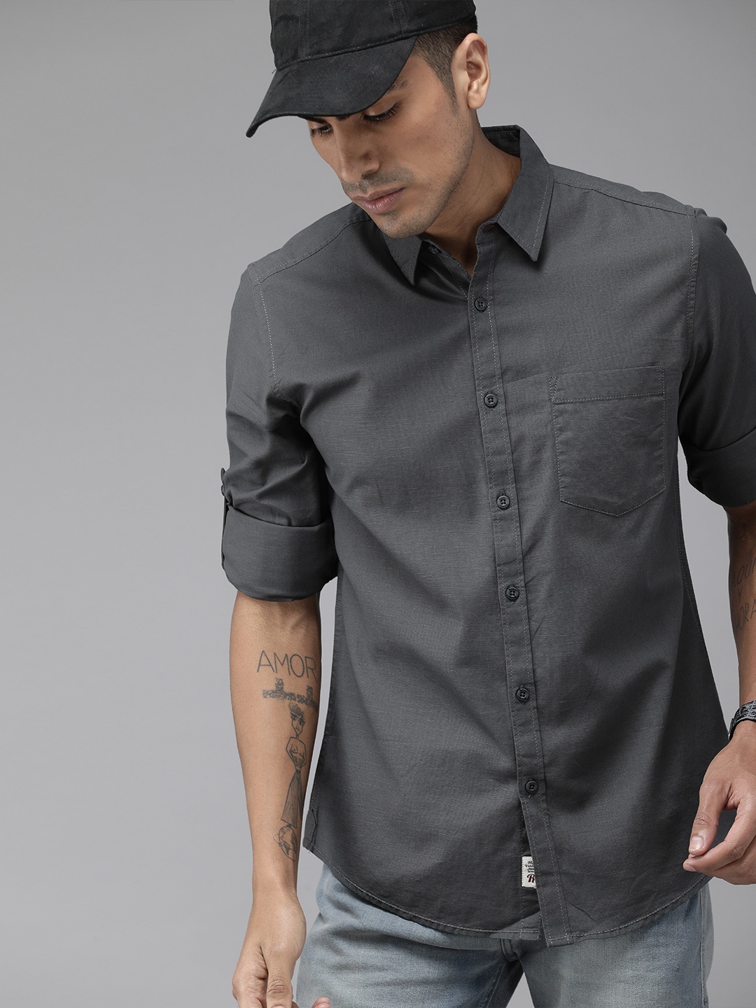 

Roadster Men Charcoal Grey Regular Fit Solid Casual Shirt