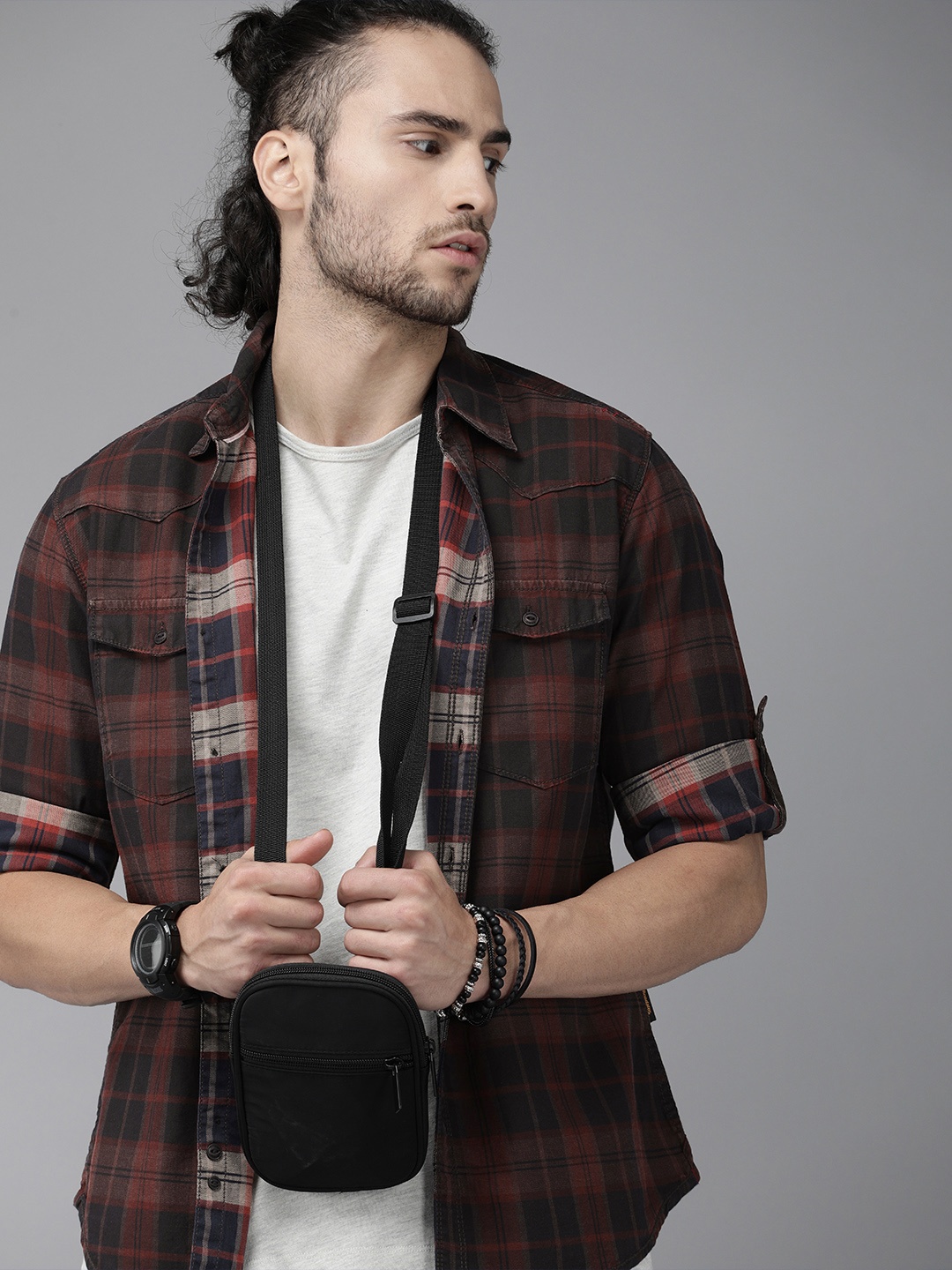

Roadster Men Brown & Black Regular Fit Checked Casual Shirt