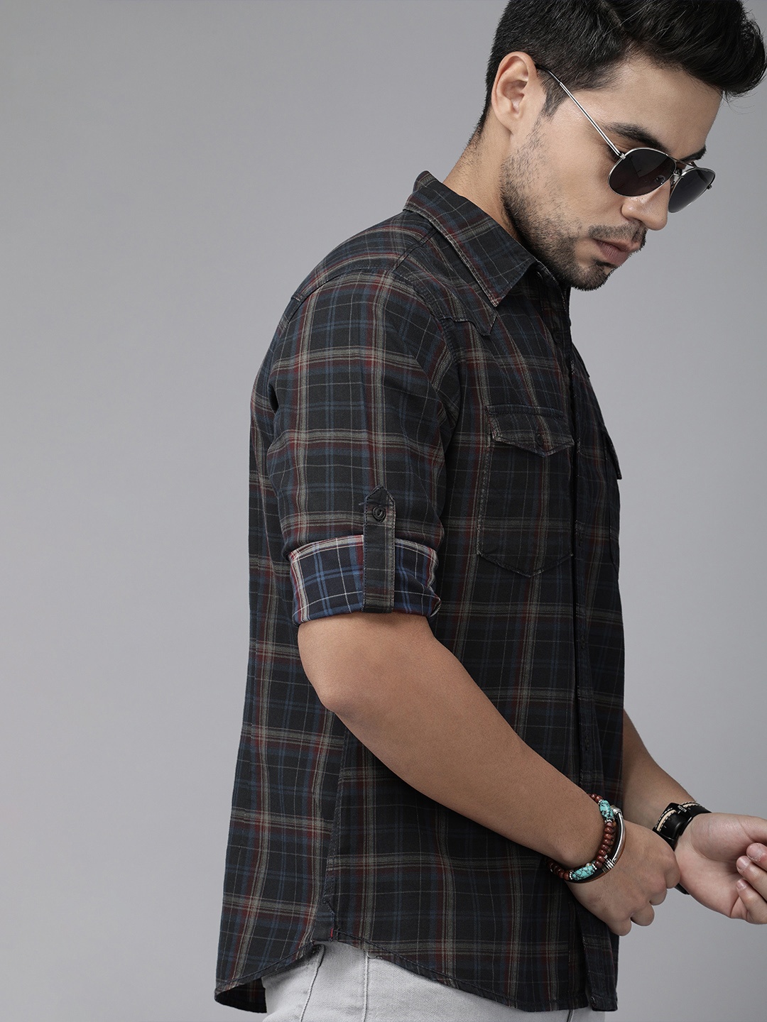

Roadster Men Navy Blue & Red Regular Fit Checked Casual Shirt