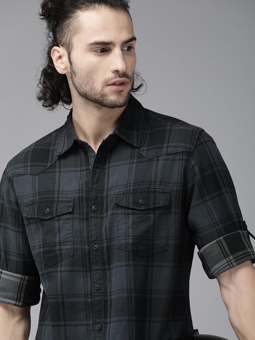 

Roadster Men Blue & Black Regular Fit Checked Casual Shirt
