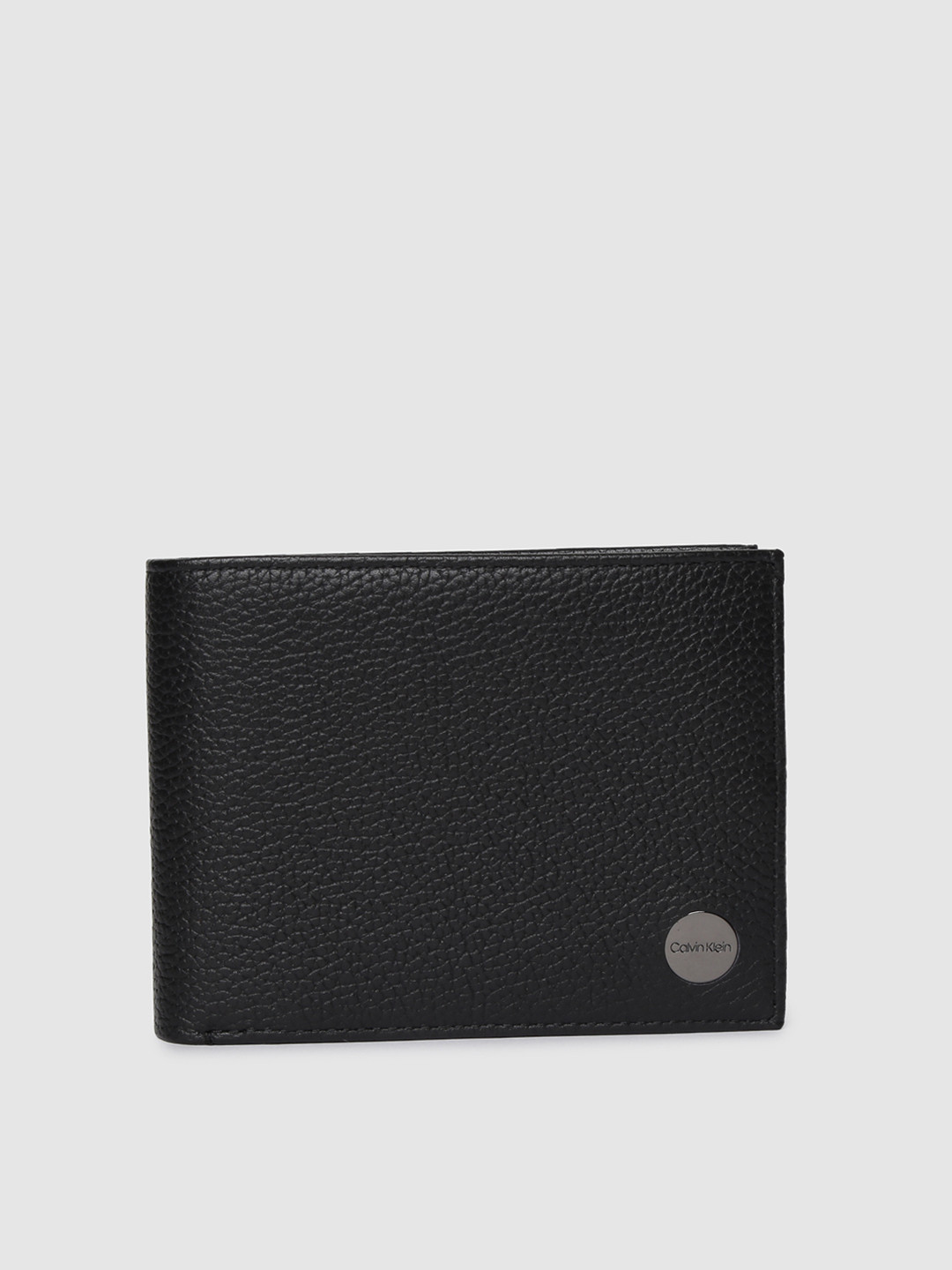

Calvin Klein Men Black Textured Leather Two Fold Wallet