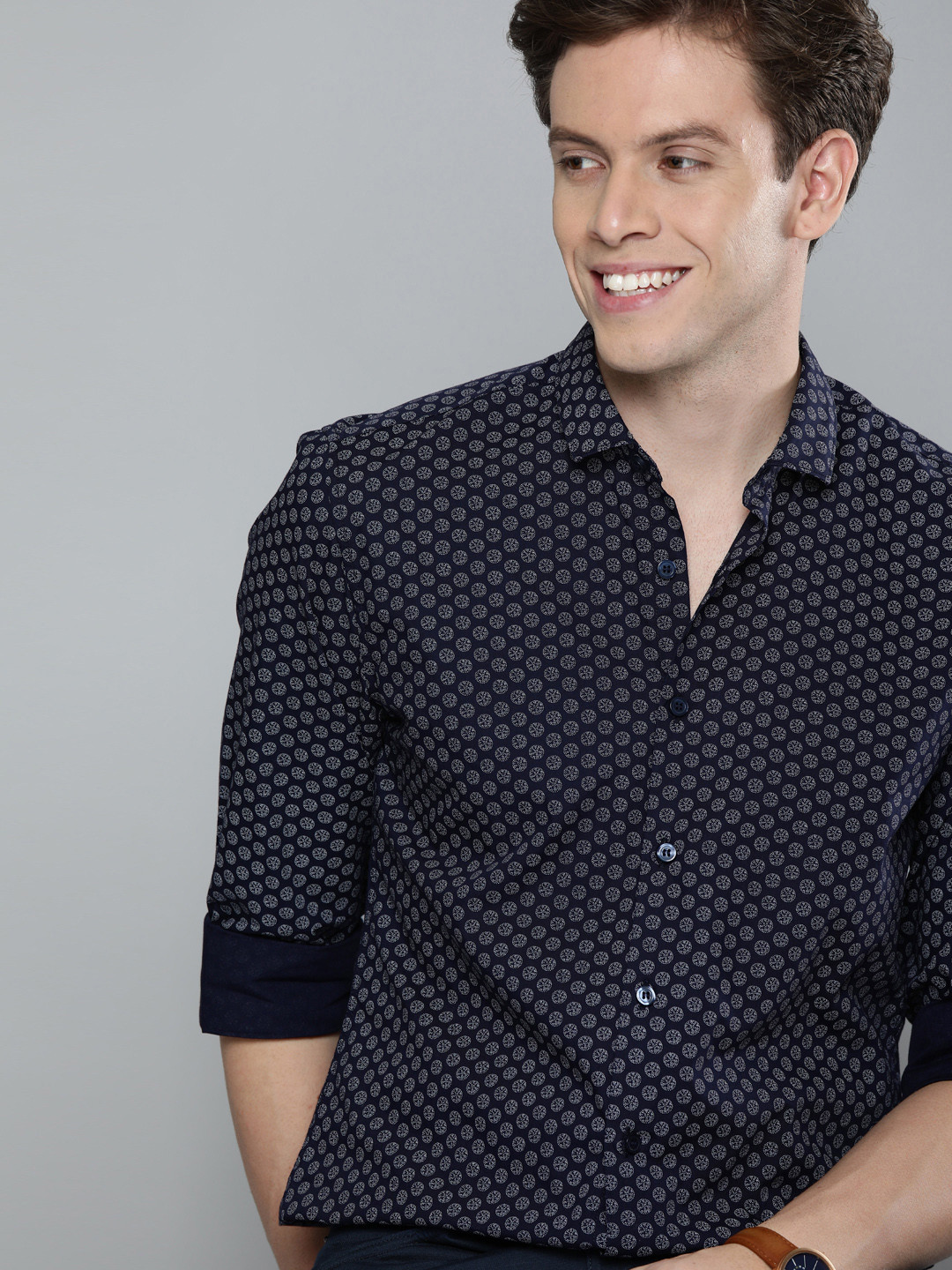 

Mast & Harbour Men Navy Blue & White Regular Fit Printed Casual Shirt
