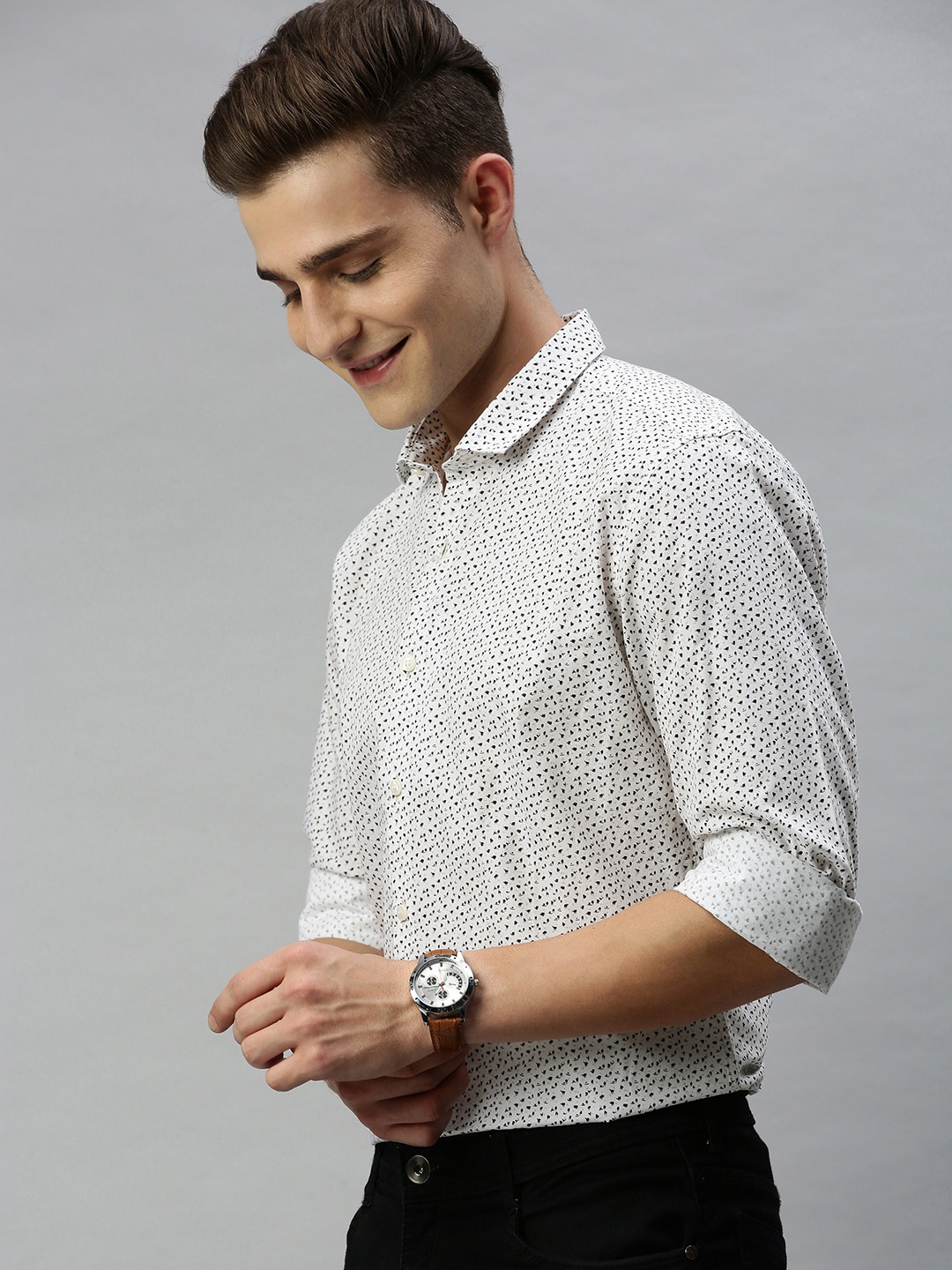 

Mast & Harbour Men Off-White & Black Regular Fit Printed Casual Shirt