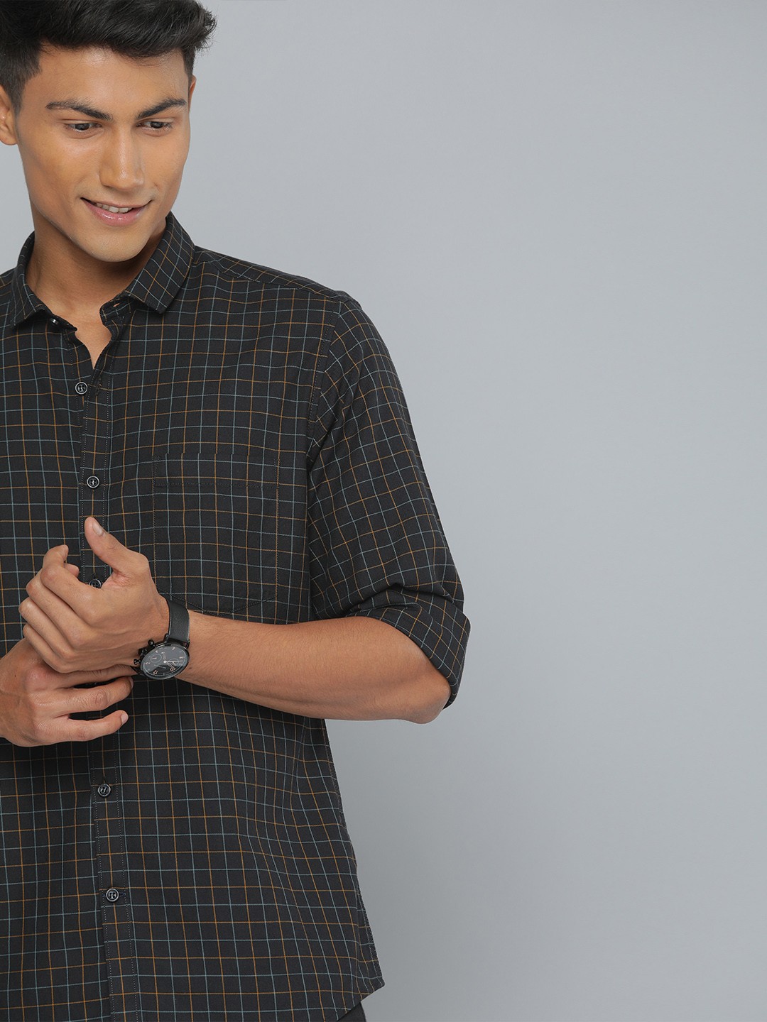 

Mast & Harbour Men Charcoal Grey & Blue Regular Fit Checked Casual Shirt