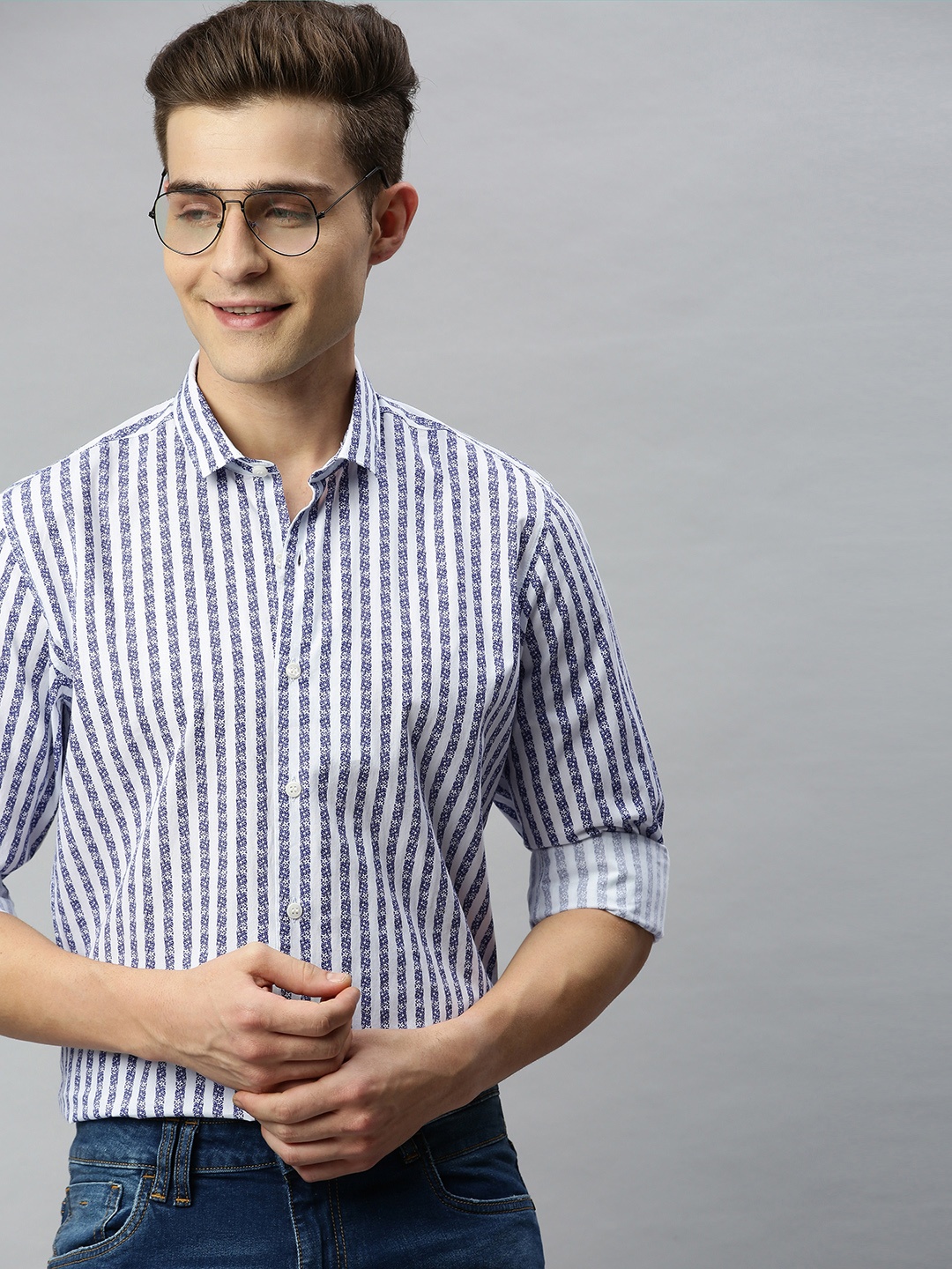 

Mast & Harbour Men White & Navy Blue Regular Fit Printed Casual Shirt