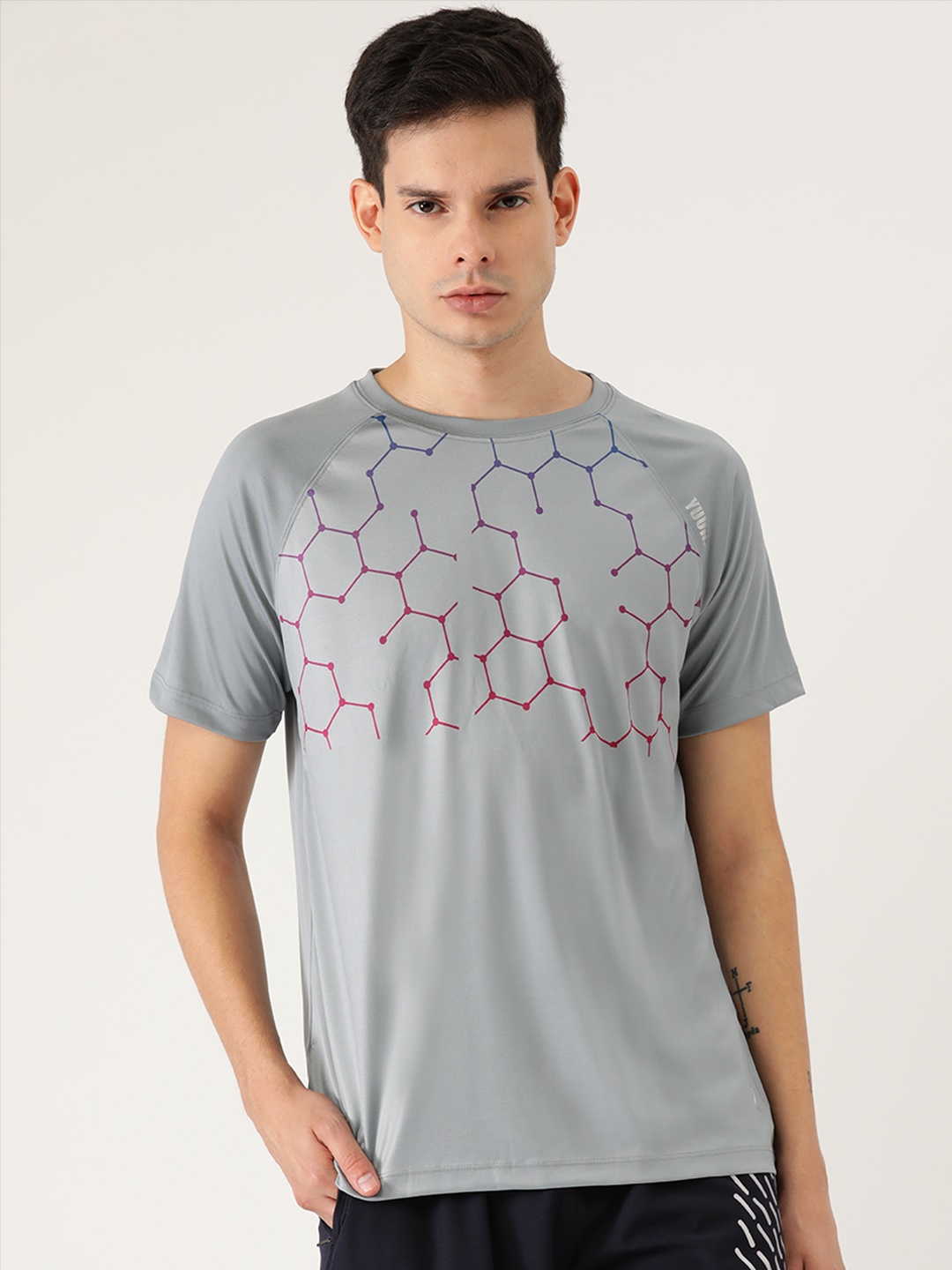 

Yuuki Men Grey & Pink Geometric Print Round Neck Sports T-shirt