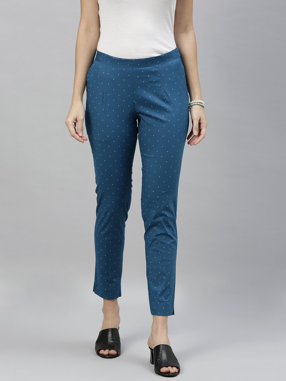 

ETIQUETTE Women Blue & White Slim Fit Printed Regular Trousers