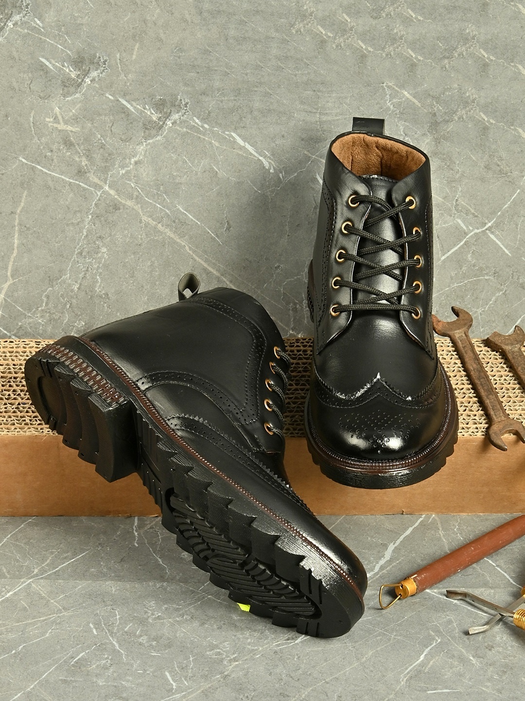 

Sir Corbett Men Black Solid Mid-Top Flat Boots