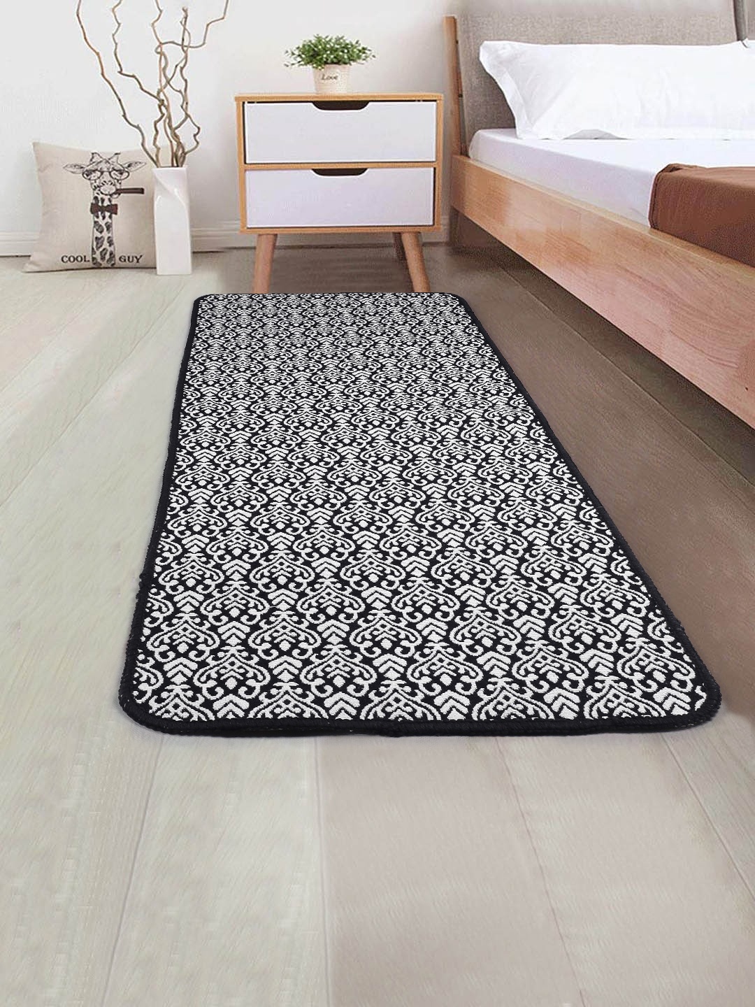 

Saral Home Black & Beige Printed Tufted Anti-Skid Floor Runner