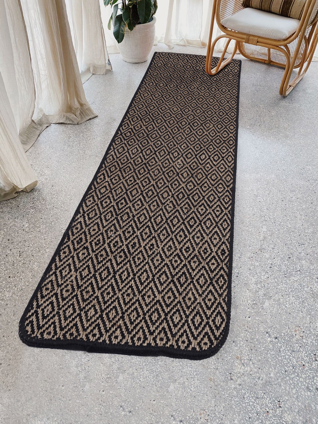 Saral Home Black & Beige Geometric Anti-Skid Floor Runner