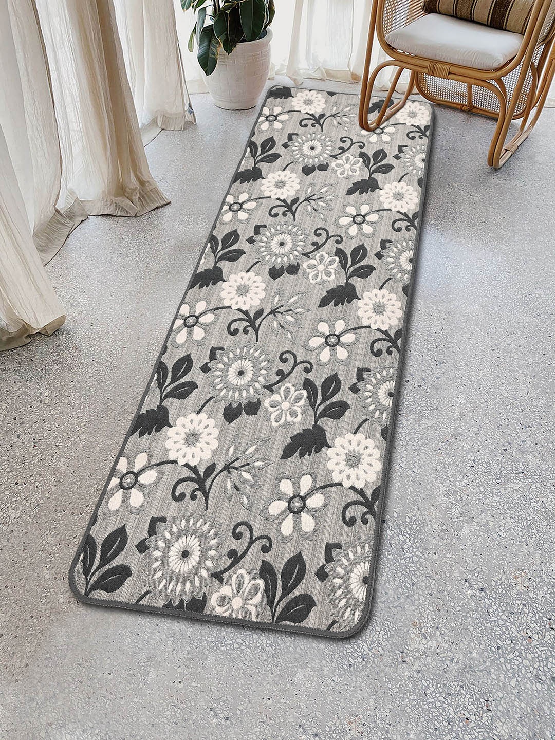 

Saral Home Beige & Black Floral Jacquard Anti-Skid Floor Runner