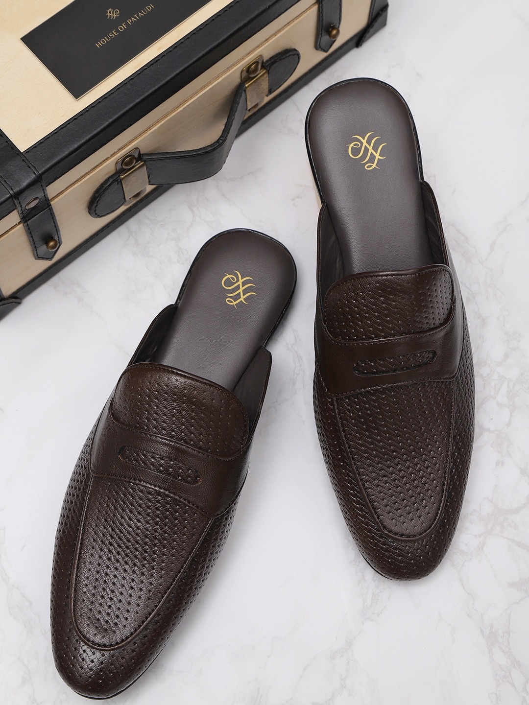 

House of Pataudi Men Brown Leather Textured Handcrafted Mules, Black