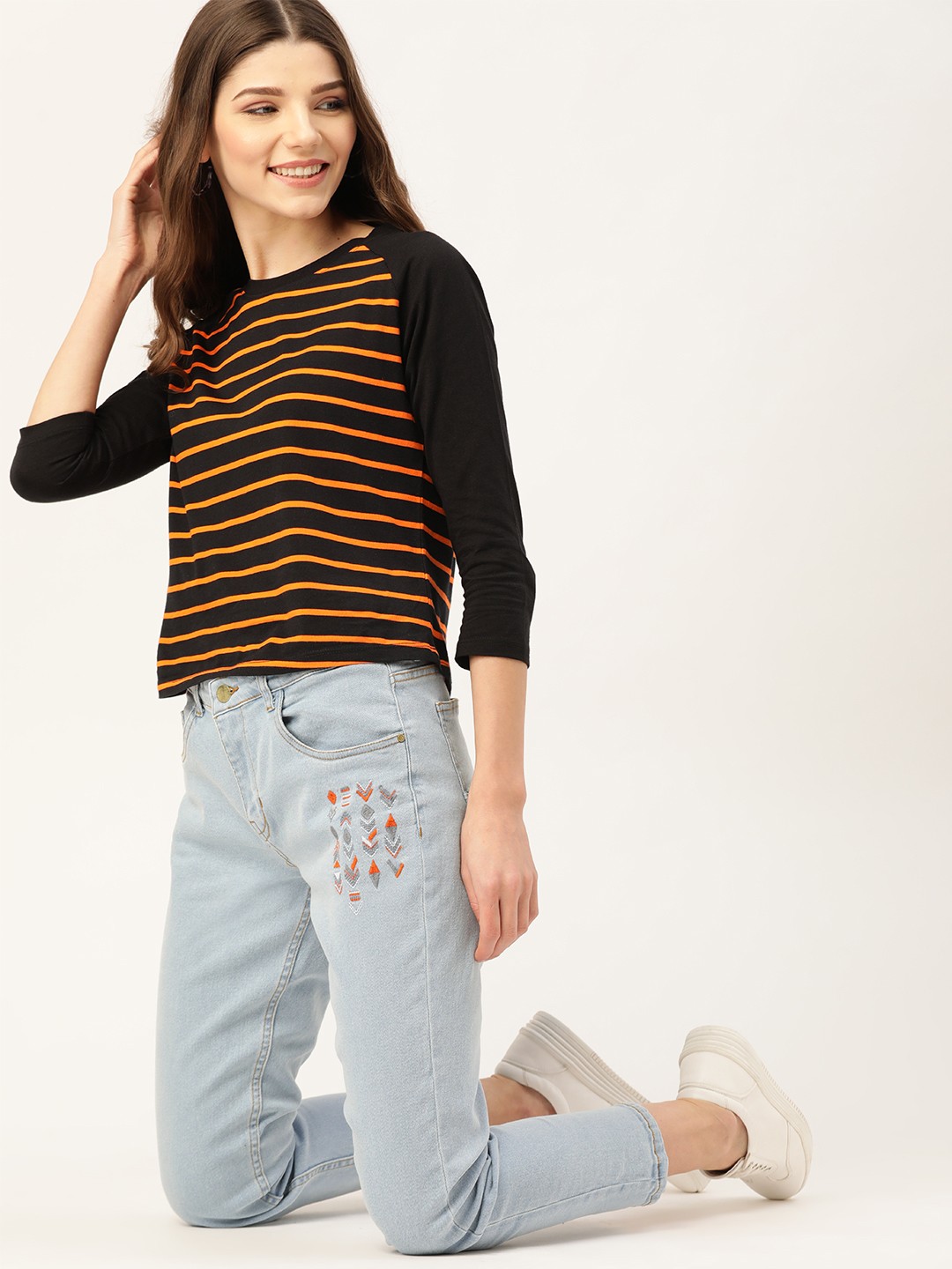 

DressBerry Women Blue Slim Fit Mid-Rise Clean Look Stretchable Jeans